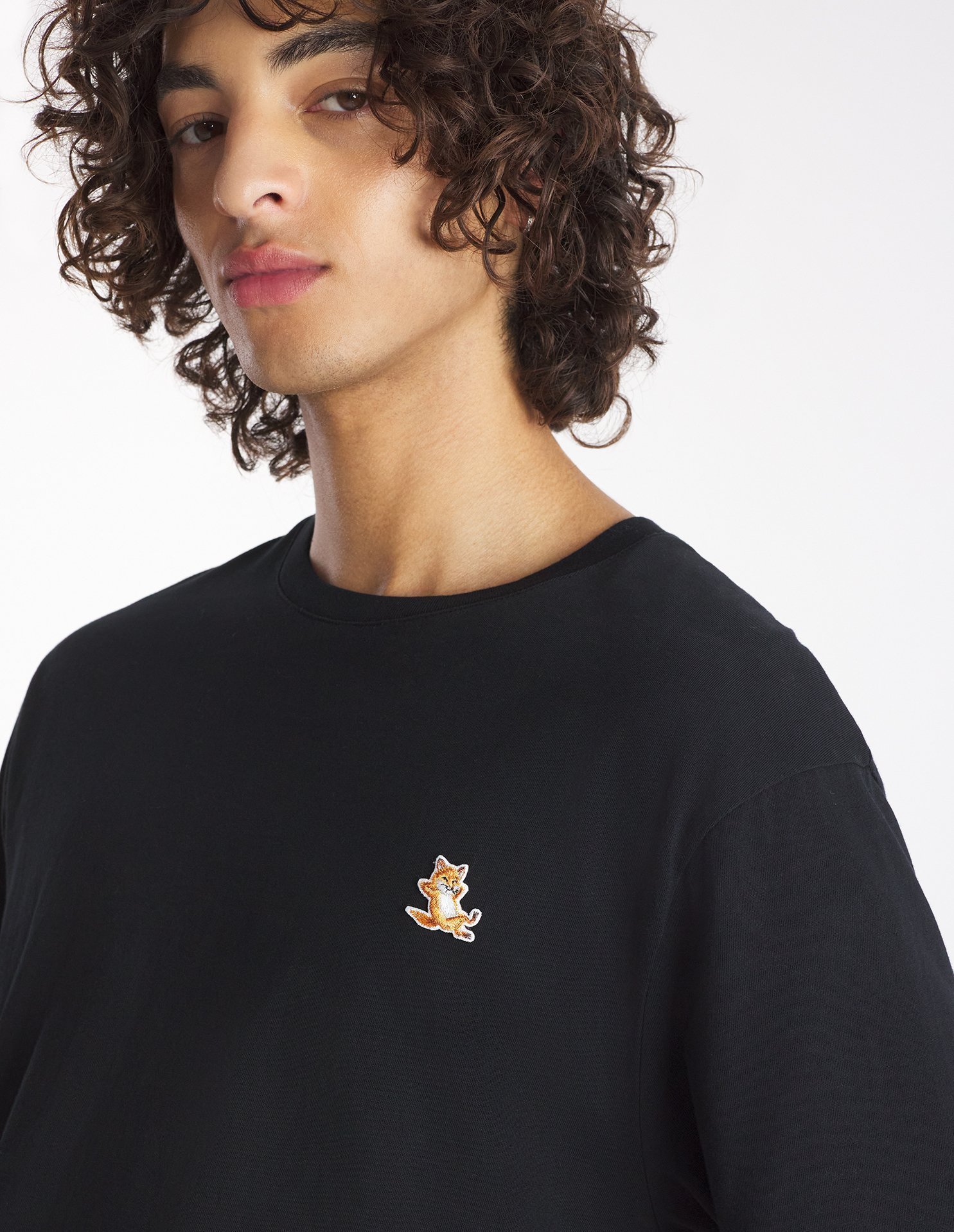 【メゾン キツネ/MAISON KITSUNE】のMaison Kitsune/CHILLAX FOX PATCH REGULAR TEE SHIRT 人気、トレンドファッション・服の通販 founy(ファニー) 　ファッション　Fashion　レディースファッション　Ladies' Fashion Online　トップス・カットソー　Tops/Tshirt　シャツ/ブラウス　Shirts/Blouses　冬　Winter　クラシック　Classic　ショート　Short　ジャージー　Jersey　スリーブ　Sleeve　パッチ　Patch　半袖　Short Sleeve　無地　Plain Color　A/W・秋冬　Aw・Autumn/Winter・Fw・Fall-Winter　 other-1|ID: prp329100004539146 ipo3291000000032417815