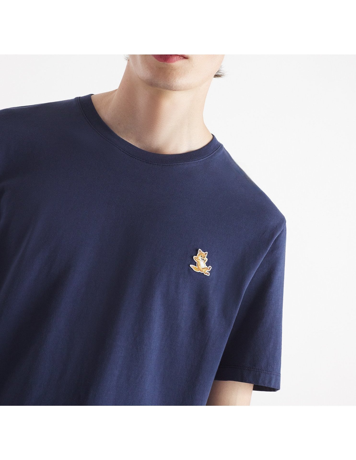 【メゾン キツネ/MAISON KITSUNE】のMaison Kitsune/CHILLAX FOX PATCH REGULAR TEE SHIRT インテリア・キッズ・メンズ・レディースファッション・服の通販 founy(ファニー) 　ファッション　Fashion　レディースファッション　Ladies' Fashion Online　トップス・カットソー　Tops/Tshirt　シャツ/ブラウス　Shirts/Blouses　冬　Winter　クラシック　Classic　ショート　Short　ジャージー　Jersey　スリーブ　Sleeve　パッチ　Patch　半袖　Short Sleeve　無地　Plain Color　A/W・秋冬　Aw・Autumn/Winter・Fw・Fall-Winter　INK BLUE|ID: prp329100004539146 ipo3291000000032417819