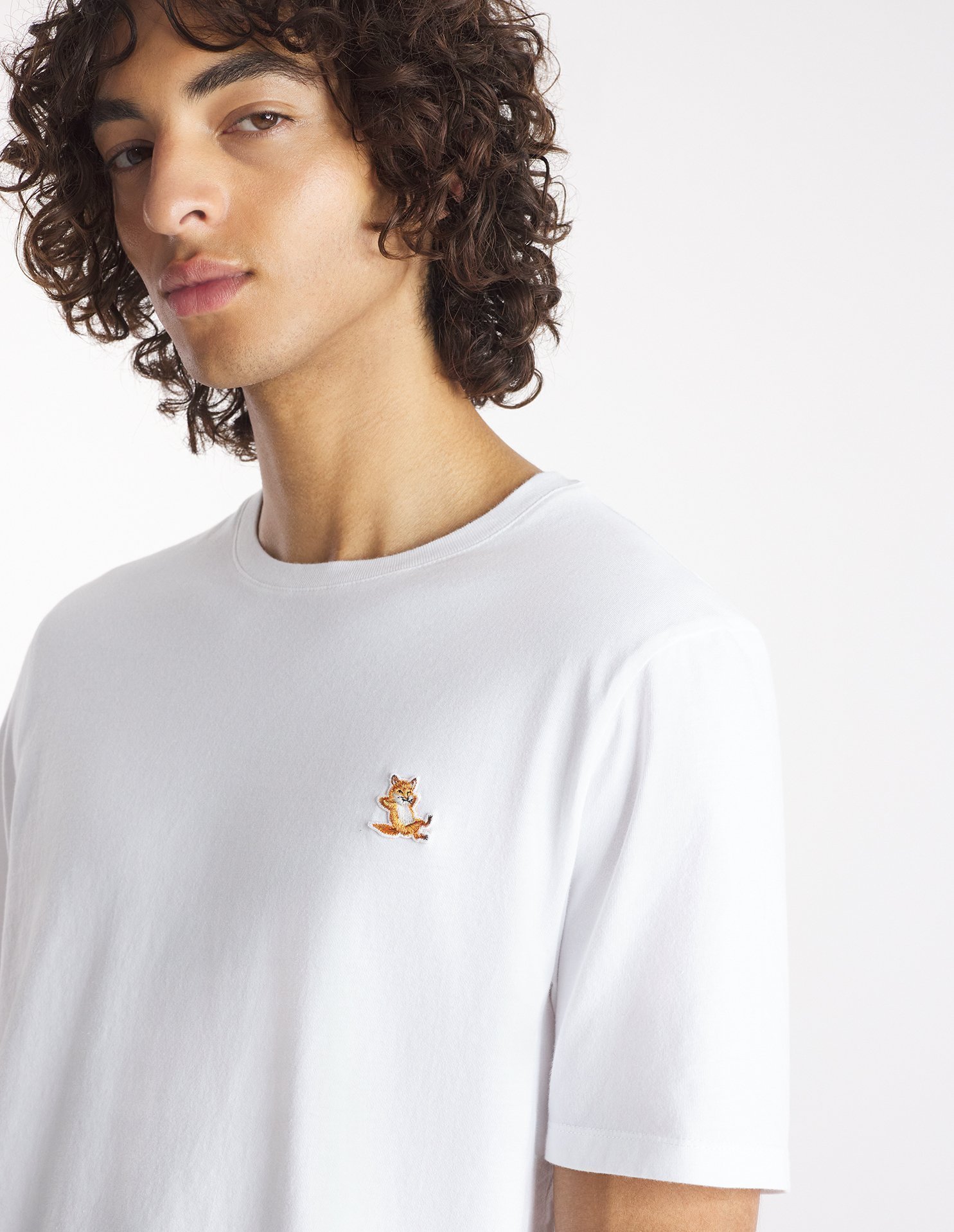 【メゾン キツネ/MAISON KITSUNE】のMaison Kitsune/CHILLAX FOX PATCH REGULAR TEE SHIRT インテリア・キッズ・メンズ・レディースファッション・服の通販 founy(ファニー) 　ファッション　Fashion　レディースファッション　Ladies' Fashion Online　トップス・カットソー　Tops/Tshirt　シャツ/ブラウス　Shirts/Blouses　冬　Winter　クラシック　Classic　ショート　Short　ジャージー　Jersey　スリーブ　Sleeve　パッチ　Patch　半袖　Short Sleeve　無地　Plain Color　A/W・秋冬　Aw・Autumn/Winter・Fw・Fall-Winter　WHITE|ID: prp329100004539146 ipo3291000000032417821