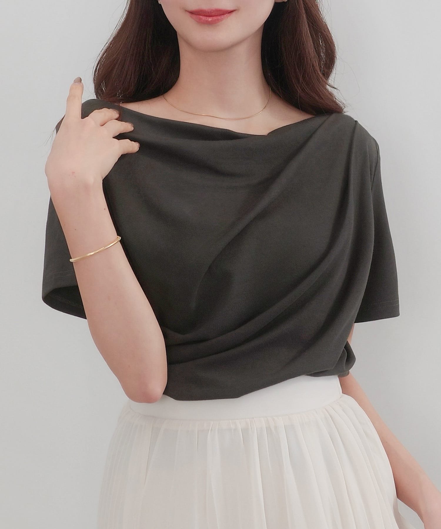 【ジュノア/JUNOAH】のCENEA ドレープ半袖トップス インテリア・キッズ・メンズ・レディースファッション・服の通販 founy(ファニー) 　ファッション　Fashion　レディースファッション　WOMEN　トップス・カットソー　Tops/Tshirt　ドレープ　Drape　半袖　Short Sleeve　チャコール|ID: prp329100004539199 ipo3291000000032420107