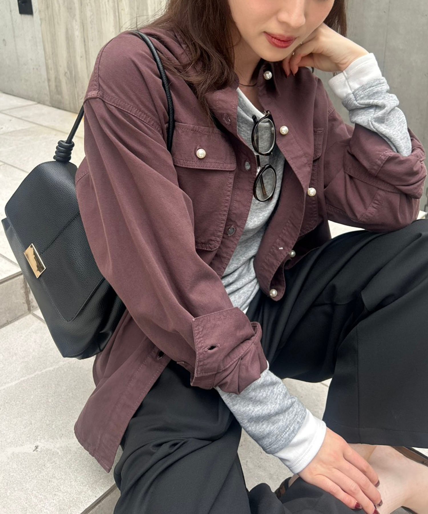 【ルクールブラン/le.coeur blanc】のパールボタンシャツ 人気、トレンドファッション・服の通販 founy(ファニー) 　ファッション　Fashion　レディースファッション　Fashion for Women　トップス・カットソー　Cut & Sew Tops　シャツ・ブラウス・オフィスカジュアル　Elegant Blouses & Button-Ups　ウェーブ　Wavy Pattern　洗える　Machine Washable　秋　Autumn　クラシカル　Classical, Vintage-Inspired　ストレート　Straight, Straight Cut　デニム　Denim, Jeans Material　定番　Standard, Basic Item　人気　Popular, Best Seller　パール　Pearl, Pearl Accent　ベーシック　Basic, Essential　ミックス　Mix, Mixed Style　おすすめ　Recommended / Our Picks　 other-1|ID: prp329100004539210 ipo3291000000034306641