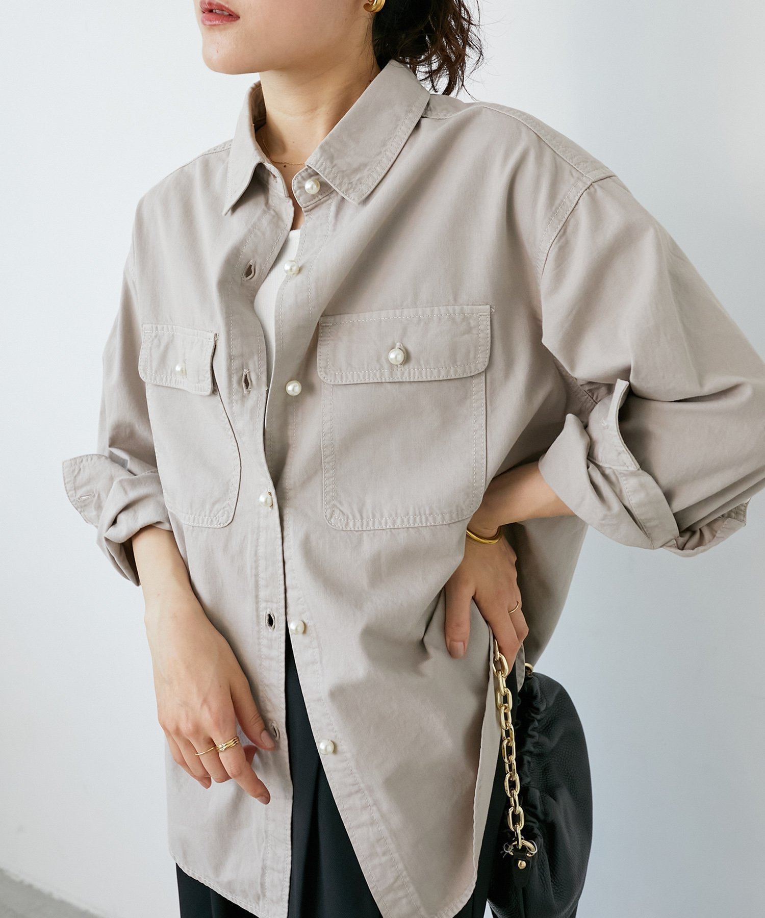 【ルクールブラン/le.coeur blanc】のパールボタンシャツ インテリア・キッズ・メンズ・レディースファッション・服の通販 founy(ファニー) 　ファッション　Fashion　レディースファッション　Fashion for Women　トップス・カットソー　Cut & Sew Tops　シャツ・ブラウス・オフィスカジュアル　Elegant Blouses & Button-Ups　ウェーブ　Wavy Pattern　洗える　Machine Washable　秋　Autumn　クラシカル　Classical, Vintage-Inspired　ストレート　Straight, Straight Cut　デニム　Denim, Jeans Material　定番　Standard, Basic Item　人気　Popular, Best Seller　パール　Pearl, Pearl Accent　ベーシック　Basic, Essential　ミックス　Mix, Mixed Style　おすすめ　Recommended / Our Picks　ベージュ|ID: prp329100004539210 ipo3291000000034306646