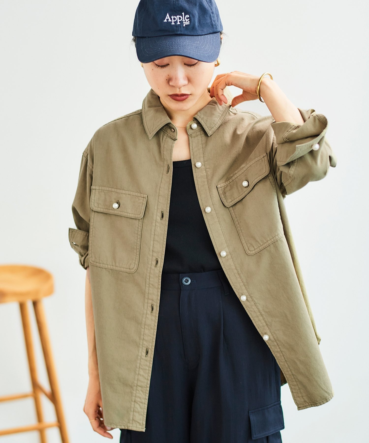 【ルクールブラン/le.coeur blanc】のパールボタンシャツ インテリア・キッズ・メンズ・レディースファッション・服の通販 founy(ファニー) 　ファッション　Fashion　レディースファッション　Fashion for Women　トップス・カットソー　Cut & Sew Tops　シャツ・ブラウス・オフィスカジュアル　Elegant Blouses & Button-Ups　ウェーブ　Wavy Pattern　洗える　Machine Washable　秋　Autumn　クラシカル　Classical, Vintage-Inspired　ストレート　Straight, Straight Cut　デニム　Denim, Jeans Material　定番　Standard, Basic Item　人気　Popular, Best Seller　パール　Pearl, Pearl Accent　ベーシック　Basic, Essential　ミックス　Mix, Mixed Style　おすすめ　Recommended / Our Picks　カーキグリーン|ID: prp329100004539210 ipo3291000000034306649