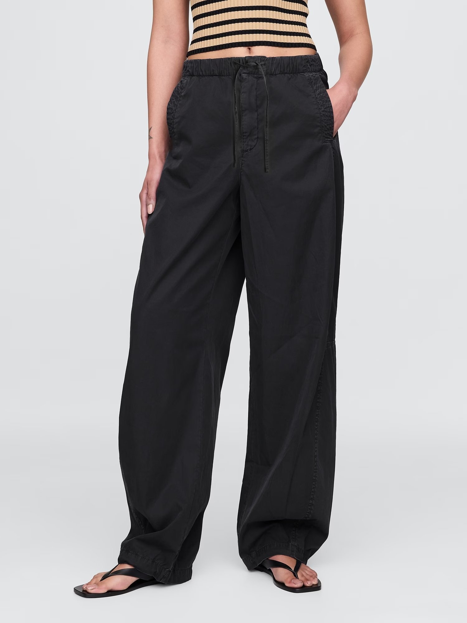【ギャップ/GAP】のミッドライズ バレル パラシュートパンツ 人気、トレンドファッション・服の通販 founy(ファニー) 　ファッション　Fashion　レディースファッション　Fashion for Women　パンツ　Pants & Trousers　フィット　Fit, Slim Fit　ポケット　Pocket, Pocket Detail　 other-1|ID: prp329100004539371 ipo3291000000032715339
