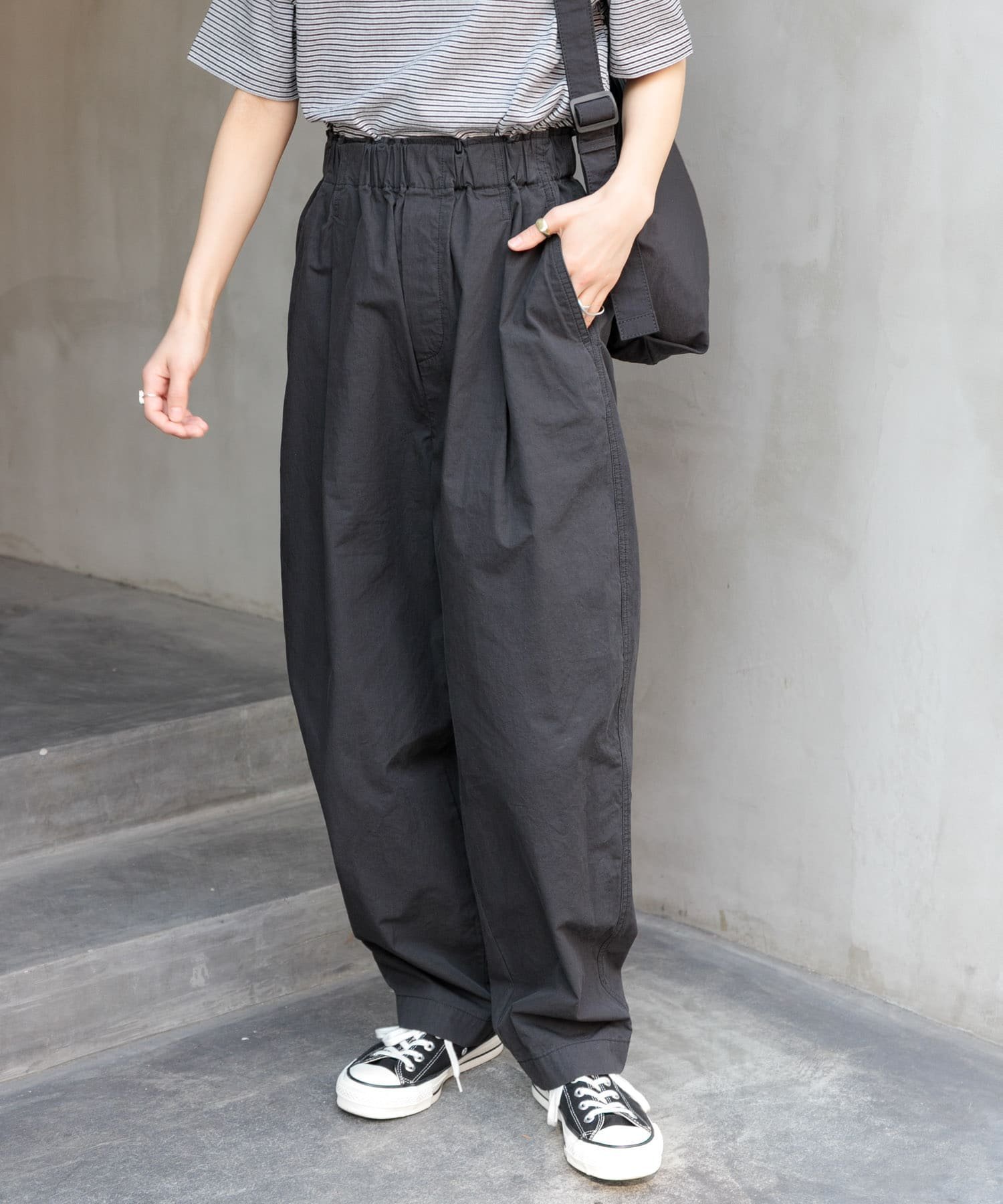 【アーバンリサーチ ドアーズ/URBAN RESEARCH DOORS】のFORK SPOON コットンタイプライターカーブパンツ インテリア・キッズ・メンズ・レディースファッション・服の通販 founy(ファニー) 　ファッション　Fashion　レディースファッション　WOMEN　パンツ　Pants　2025年　2025　2025春夏・S/S　Ss,Spring/Summer,2025　シンプル　Simple　タイプライター　Typewriter　テーパード　Tapered　ドローストリング　Drawstring　ベーシック　Basic　ワイド　Wide　夏　Summer　S/S・春夏　Ss・Spring/Summer　BLACK|ID: prp329100004539791 ipo3291000000032250980