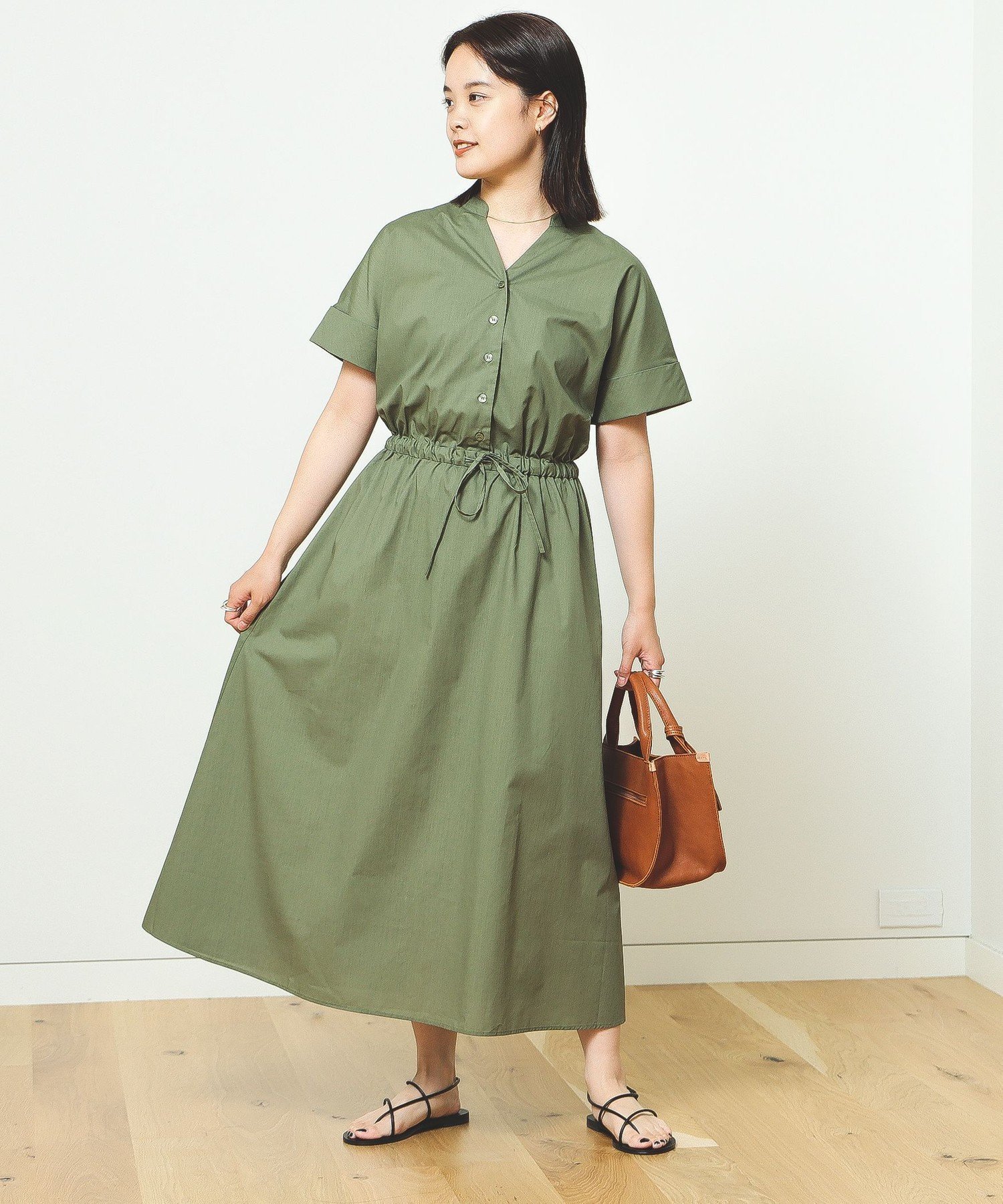 【ビームス ハート/BEAMS HEART】の【洗濯機洗い可】スキッパー ドロスト ワンピース 25SS 半袖 インテリア・キッズ・メンズ・レディースファッション・服の通販 founy(ファニー) 　ファッション　Fashion　レディースファッション　Fashion for Women　ワンピース　Dresses　クール　Cool, Chic　サンダル　Sandals, Summer Shoes　シューズ　Shoes, Footwear　スキッパー　Skipper, Open Collar　スタイリッシュ　Stylish, Fashionable　スニーカー　Sneakers, Trainers　バランス　Balance, Style Balance　バレエ　Ballet, Ballet Style　半袖　Short Sleeve, Half Sleeve　リゾート　Resort, Vacation Style　おすすめ　Recommended / Our Picks　エレガント 上品　Elegant　ビジネス 仕事 通勤　Business / Work / Commuting　2025年　2025　2025春夏・S/S　Spring/Summer 2025 SS25　OLIVE|ID: prp329100004539813 ipo3291000000032735198