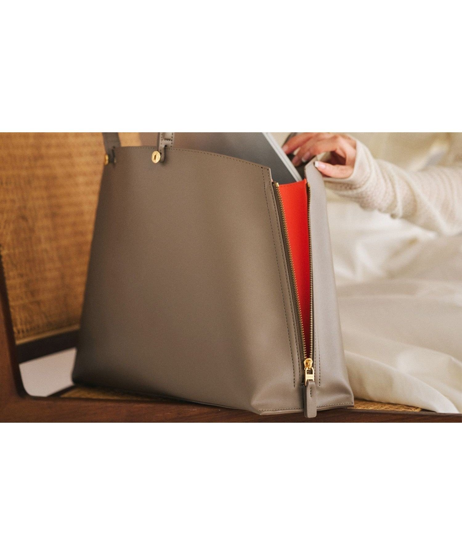 【ロペ/ROPE'】の【E POR】Y BAG Medium+(サイドジップバッグ)【WEB限定/一部店舗限定】【通勤】【A4/PC対応】【25SS】 インテリア・キッズ・メンズ・レディースファッション・服の通販 founy(ファニー) 　ファッション　Fashion　レディースファッション　WOMEN　サイドジップ　Side Zip　ショルダー　Shoulder　ジャケット　Jacket　スマート　Smart　定番　Standard　ハンド　Hand　ベーシック　Basic　ポケット　Pocket　A/W・秋冬　Aw・Autumn/Winter・Fw・Fall-Winter　おすすめ　Recommend　ビジネス 仕事 通勤　Business　2025年　2025　2025春夏・S/S　Ss,Spring/Summer,2025　ダークブラウン(20)|ID: prp329100004539966 ipo3291000000032275623