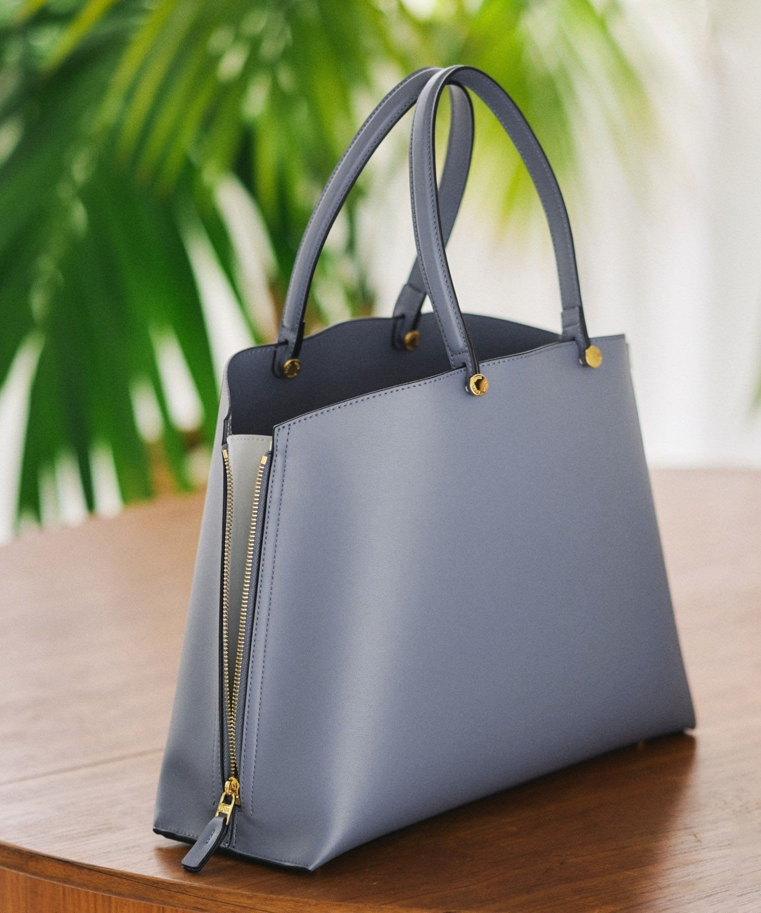 【ロペ/ROPE'】の【E POR】Y BAG Medium+(サイドジップバッグ)【WEB限定/一部店舗限定】【通勤】【A4/PC対応】【25SS】 インテリア・キッズ・メンズ・レディースファッション・服の通販 founy(ファニー) 　ファッション　Fashion　レディースファッション　WOMEN　サイドジップ　Side Zip　ショルダー　Shoulder　ジャケット　Jacket　スマート　Smart　定番　Standard　ハンド　Hand　ベーシック　Basic　ポケット　Pocket　A/W・秋冬　Aw・Autumn/Winter・Fw・Fall-Winter　おすすめ　Recommend　ビジネス 仕事 通勤　Business　2025年　2025　2025春夏・S/S　Ss,Spring/Summer,2025　ブルー系(45)|ID: prp329100004539966 ipo3291000000032275633