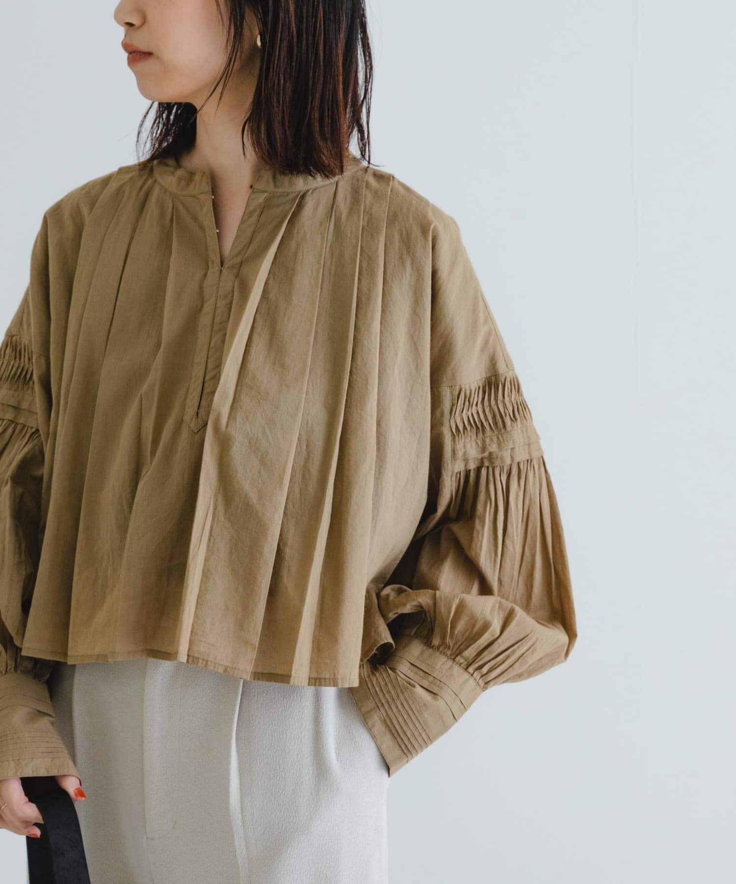 【アーバンリサーチ/URBAN RESEARCH】のコットンボイルタックショートシャツ インテリア・キッズ・メンズ・レディースファッション・服の通販 founy(ファニー) 　ファッション　Fashion　レディースファッション　WOMEN　トップス・カットソー　Tops/Tshirt　シャツ/ブラウス　Shirts/Blouses　2025年　2025　2025春夏・S/S　Ss,Spring/Summer,2025　おすすめ　Recommend　インド　India　フロント　Front　夏　Summer　S/S・春夏　Ss・Spring/Summer　BEIGE|ID: prp329100004540072 ipo3291000000032375554