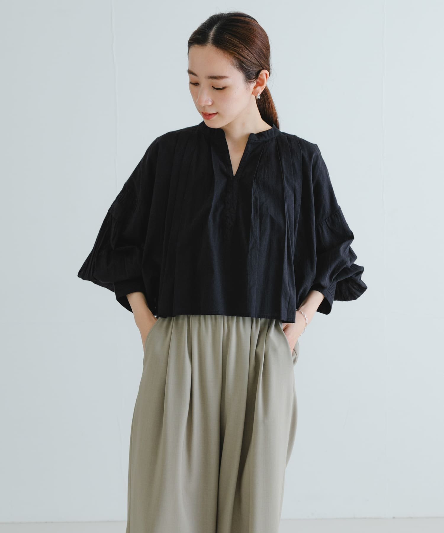 【アーバンリサーチ/URBAN RESEARCH】のコットンボイルタックショートシャツ インテリア・キッズ・メンズ・レディースファッション・服の通販 founy(ファニー) 　ファッション　Fashion　レディースファッション　WOMEN　トップス・カットソー　Tops/Tshirt　シャツ/ブラウス　Shirts/Blouses　2025年　2025　2025春夏・S/S　Ss,Spring/Summer,2025　おすすめ　Recommend　インド　India　フロント　Front　夏　Summer　S/S・春夏　Ss・Spring/Summer　BLACK|ID: prp329100004540072 ipo3291000000032375555