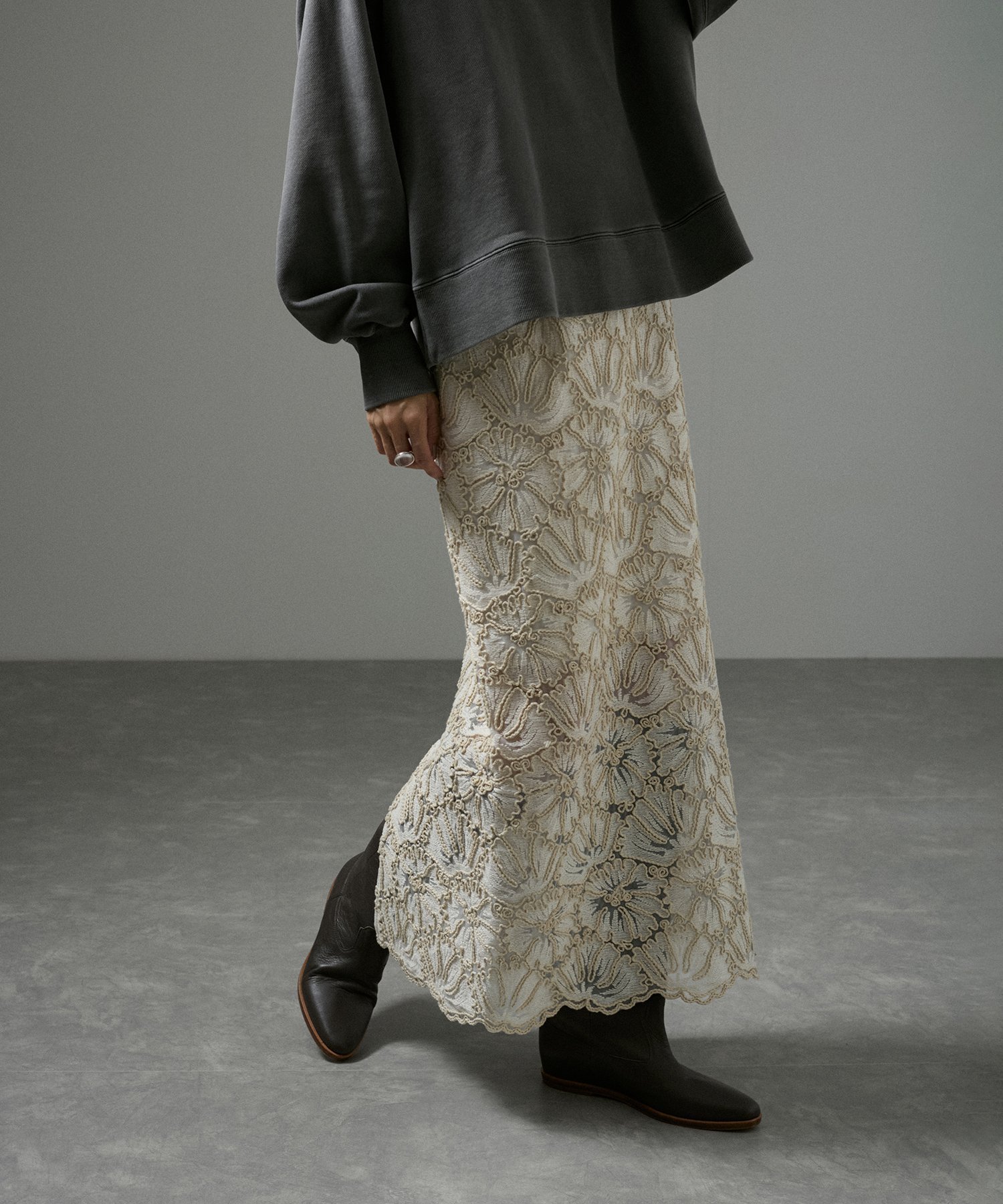 【サロン アダム エ ロペ/SALON adam et rope'】の【セットアップ対応】レースフラワースカート 人気、トレンドファッション・服の通販 founy(ファニー) 　ファッション　Fashion　レディースファッション　WOMEN　セットアップ　Setup　スカート　Skirt　キャミソール　Camisole　シンプル　Simple　セットアップ　Set Up　チュール　Tulle　フラワー　Flower　モチーフ　Motif　ロング　Long　ビジネス 仕事 通勤　Business　 other-1|ID: prp329100004540287 ipo3291000000032079884