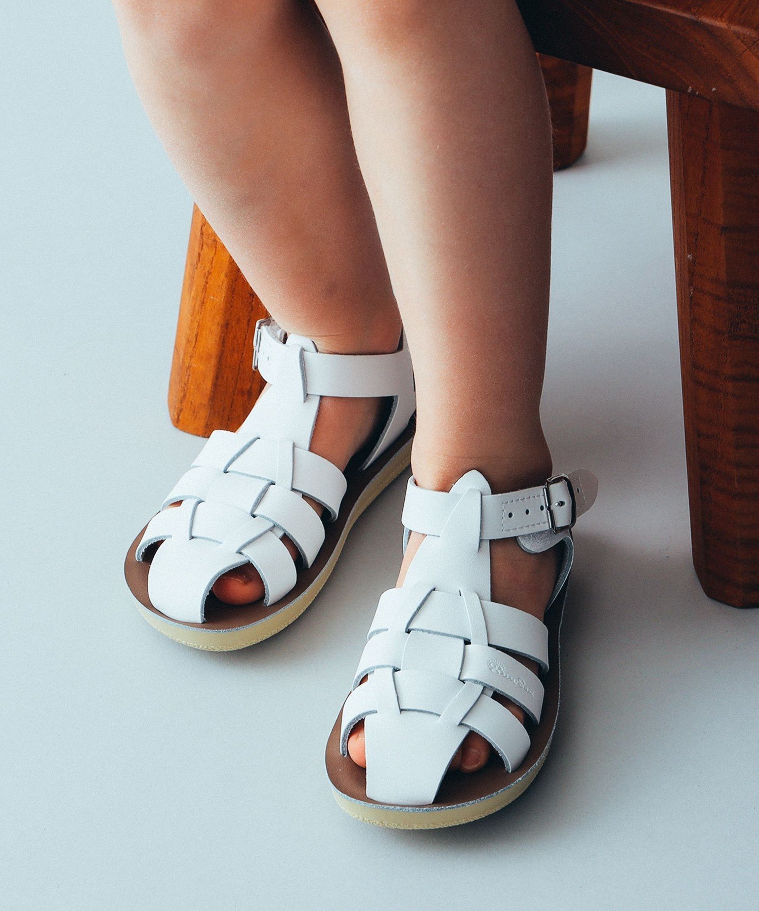 【こども ビームス/コドモ ビームス / KIDS】のSALT WATER SANDALS / Shark ウォッシャブル レザー サンダル(約13~19cm) インテリア・キッズ・メンズ・レディースファッション・服の通販 founy(ファニー) 　ファッション　Fashion　キッズファッション　KIDS　ウォッシャブル　Washable　クッション　Cushion　サンダル　Sandals　夏　Summer　定番　Standard　4403_WHITE|ID: prp329100004540304 ipo3291000000032382212