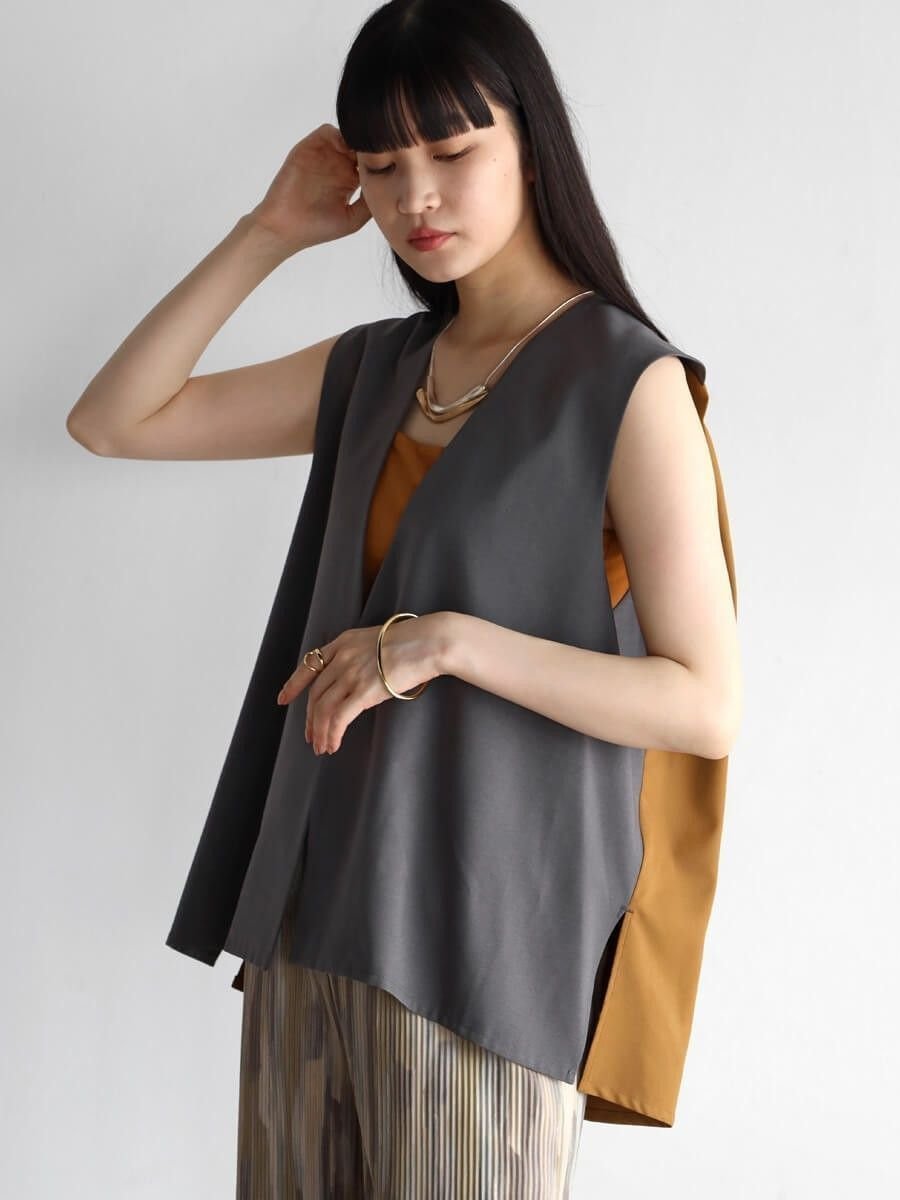 【ラシュッド/LASUD】のバイカラージレ インテリア・キッズ・メンズ・レディースファッション・服の通販 founy(ファニー) 　ファッション　Fashion　レディースファッション　Fashion for Women　アウター　Coat / Outerwear Collection　トップス・カットソー　Cut & Sew Tops　ベスト&ジレ / 重ね着スタイル　Vests & Gilets　2023年　2023　2023春夏・S/S　Spring/Summer 2023 SS23　おすすめ　Recommended / Our Picks　キャミソール　Camisole, Spaghetti Strap Top　スリット　Slit, Slit Detail　タンク　Tank Top, Sleeveless Top　トレンド　Trend, Trending Now　グレー|ID: prp329100004540447 ipo3291000000032450391