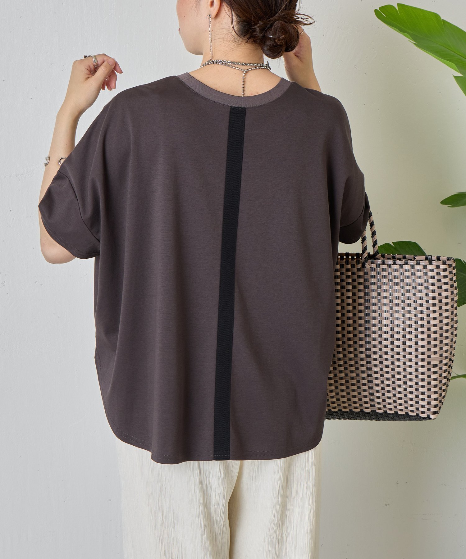 【その他のブランド/Other】の【ポンチョシルエットで可愛い/大人Tシャツ】バックテープカットソー インテリア・キッズ・メンズ・レディースファッション・服の通販 founy(ファニー) 　ファッション　Fashion　レディースファッション　WOMEN　アウター　Coat Outerwear　ポンチョ　Ponchos　トップス・カットソー　Tops/Tshirt　シャツ/ブラウス　Shirts/Blouses　ロング / Tシャツ　T-Shirts　カットソー　Cut and Sewn　スニーカー　Sneakers　スマート　Smart　デニム　Denim　再入荷　Restock/Back In Stock/Re Arrival　おすすめ　Recommend　チャコールグレー|ID: prp329100004540522 ipo3291000000032215661