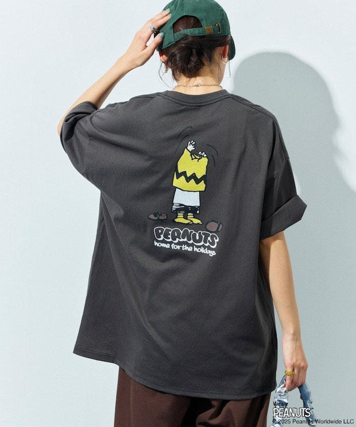 【フリークスストア/FREAK'S STORE】のPEANUTS/ピーナッツ 別注 ビッグシルエット バックプリント クルーネックTシャツ/チャーリー・ブラウン 【限定展開】 25SS インテリア・キッズ・メンズ・レディースファッション・服の通販 founy(ファニー) 　ファッション　Fashion　レディースファッション　Fashion for Women　トップス・カットソー　Cut & Sew Tops　シャツ・ブラウス・オフィスカジュアル　Elegant Blouses & Button-Ups　ロングTシャツ・Tシャツ　Longline T-Shirts & Tees　バッグ　Bags　インナー　Innerwear　シンプル　Simple, Minimal　デニム　Denim, Jeans Material　定番　Standard, Basic Item　人気　Popular, Best Seller　ビッグ　Big, Oversized　フロント　Front, Front Design　プリント　Print, Printed Pattern　ボトム　Bottoms, Lower Wear　別注　Limited Edition, Custom Order　ワンポイント　One Point, Statement Accent　S/S・春夏　SS, Spring/Summer, Warm Season　おすすめ　Recommended / Our Picks　夏　Summer　2025年　2025　2025春夏・S/S　Spring/Summer 2025 SS25　チャコールグレー|ID: prp329100004540532 ipo3291000000033304642