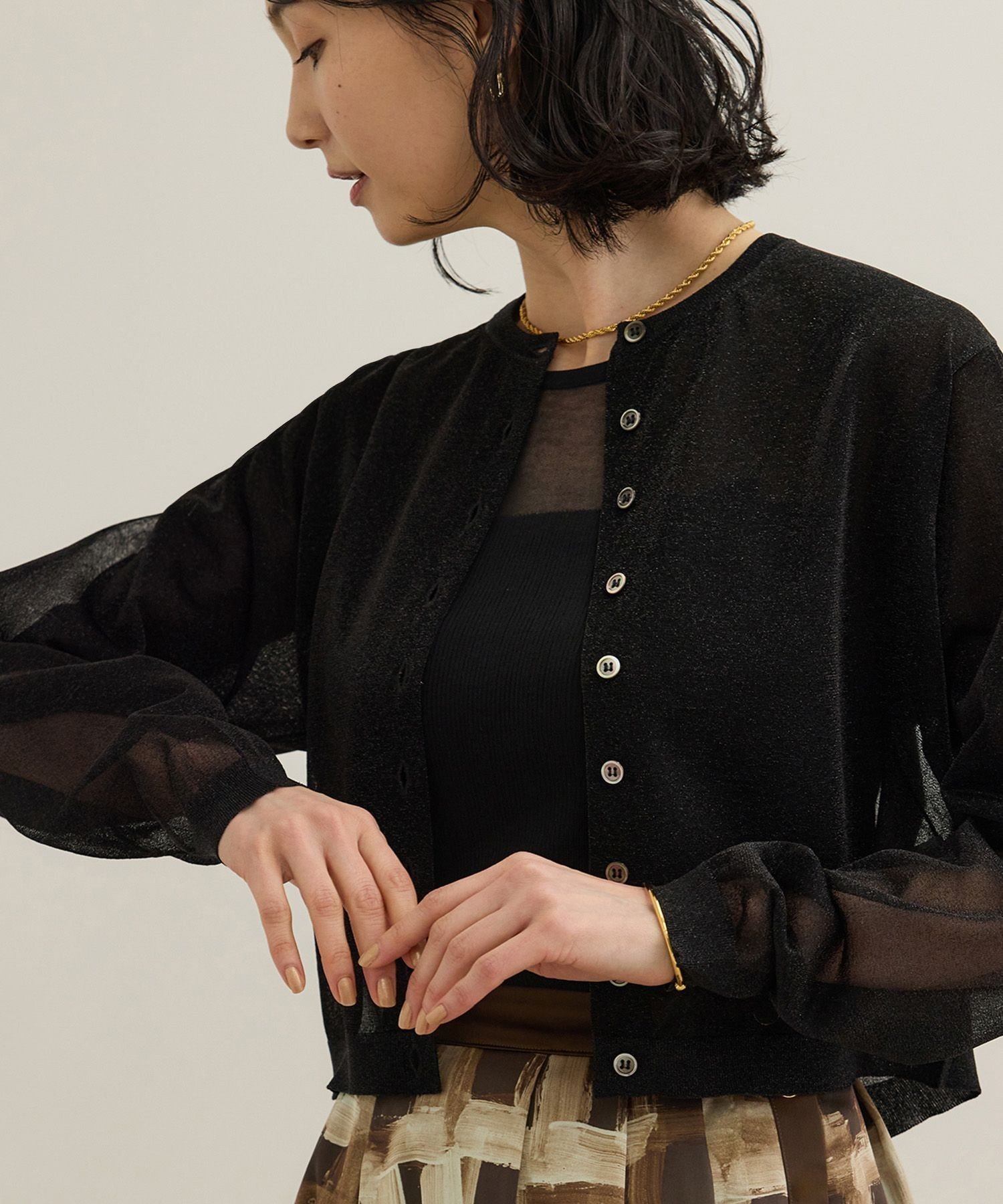 【ロペ/ROPE'】のシャイニーラメカーディガン/洗える インテリア・キッズ・メンズ・レディースファッション・服の通販 founy(ファニー) 　ファッション　Fashion　レディースファッション　WOMEN　トップス・カットソー　Tops/Tshirt　カーディガン　Cardigans　おすすめ　Recommend　イエロー　Yellow　カーディガン　Cardigan　コンパクト　Compact　シアー　Sheer　ショート　Short　ベーシック　Basic　ボトム　Bottom　ポケット　Pocket　エレガント 上品　Elegant　定番　Standard　洗える　Washable　ブラック(01)|ID: prp329100004540641 ipo3291000000032276139