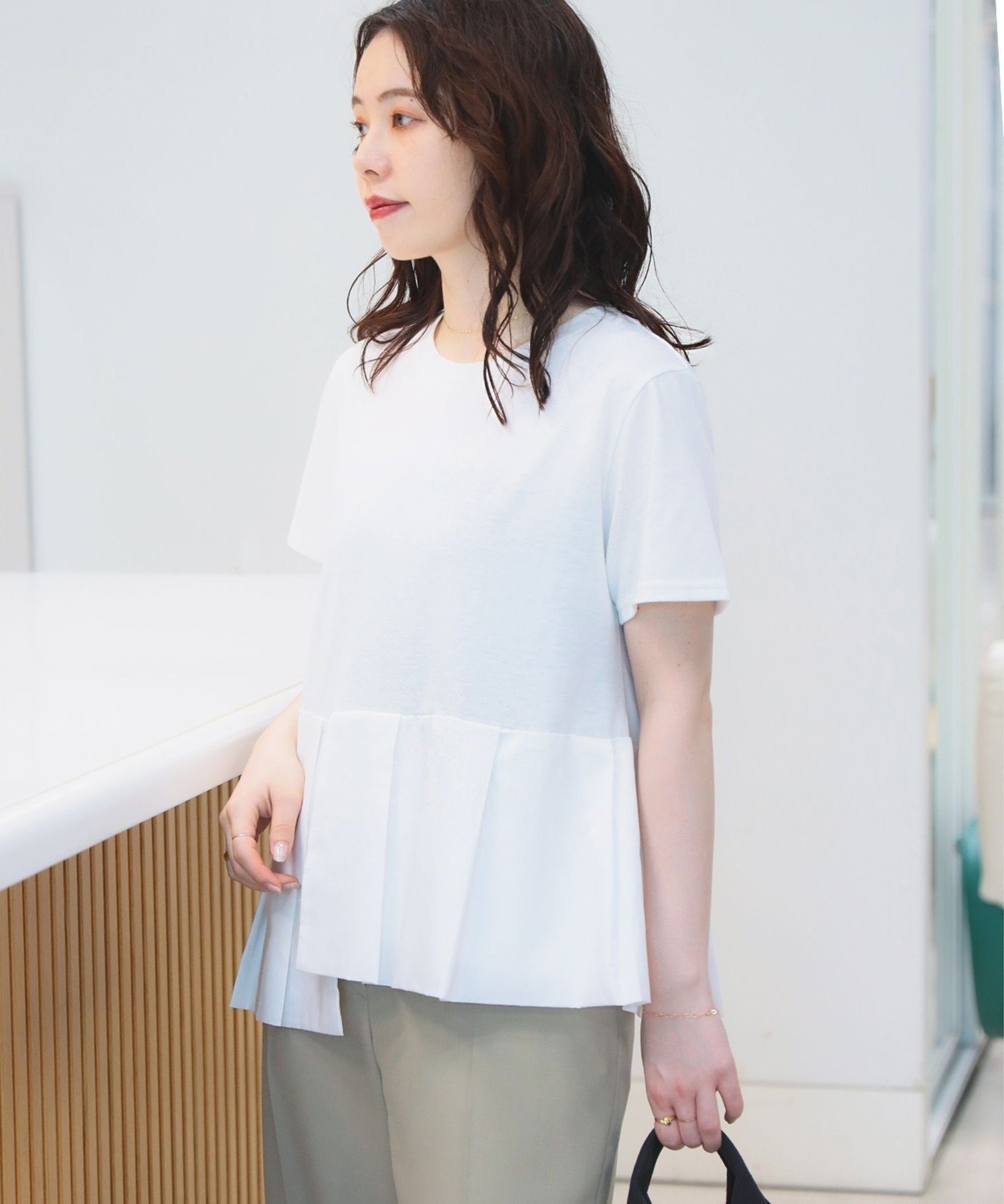 【ビームス ハート/BEAMS HEART】の【洗濯機OK/デザインT/半袖/ゆったり】アシンメトリー 異素材プルオーバー 25SS デザイントップス Tシャツ カットソー インテリア・キッズ・メンズ・レディースファッション・服の通販 founy(ファニー) 　ファッション　Fashion　レディースファッション　Fashion for Women　トップス・カットソー　Cut & Sew Tops　シャツ・ブラウス・オフィスカジュアル　Elegant Blouses & Button-Ups　ロングTシャツ・Tシャツ　Longline T-Shirts & Tees　カジュアルプルオーバー・ニットトップス　Pullovers & Knit Tops / Casual Pullovers　カットソー・ベーシックTシャツ　Cut-and-Sewn Tops / Stretch Tees & Basics　アシンメトリー　Asymmetrical Style　カットソー　Cut and Sewn Top　シンプル　Simple, Minimal　人気　Popular, Best Seller　半袖　Short Sleeve, Half Sleeve　おすすめ　Recommended / Our Picks　夏　Summer　ビジネス 仕事 通勤　Business / Work / Commuting　2025年　2025　2025春夏・S/S　Spring/Summer 2025 SS25　OFF WHITE2|ID: prp329100004540658 ipo3291000000033559766