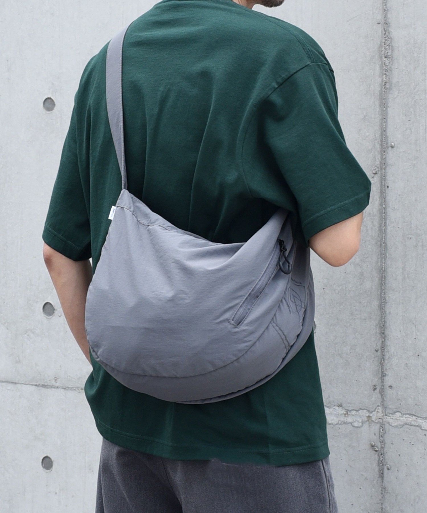 【シップス/SHIPS / MEN】のSHIPS any リップストップ ナイロン ロゴ 刺繍 クレッセント ショルダーバッグ インテリア・キッズ・メンズ・レディースファッション・服の通販 founy(ファニー) 　ファッション　Fashion　メンズファッション　MEN　バッグ　Bag/Men　ポケット　Pocket　リップ　Lip　チャコールグレー|ID: prp329100004540661 ipo3291000000032082441