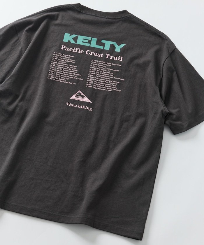 【その他のブランド/Other】のKELTY×FREAK S STORE/ケルティ 別注 ビッグシルエット ツアーロゴ バックプリント クルーネックTシャツ 【限定展開】 25SS インテリア・キッズ・メンズ・レディースファッション・服の通販 founy(ファニー) 　ファッション　Fashion　メンズファッション　Fashion for Men　2025年　2025　2025春夏・S/S　Spring/Summer 2025 SS25　おすすめ　Recommended / Our Picks　インナー　Innerwear　カーゴパンツ　Cargo Pants, Utility Pants　スラックス　Slacks, Dress Pants　デニム　Denim, Jeans Material　トレンド　Trend, Trending Now　ビッグ　Big, Oversized　プリント　Print, Printed Pattern　モチーフ　Motif, Design Theme　ワイド　Wide, Wide Fit　ワンポイント　One Point, Statement Accent　別注　Limited Edition, Custom Order　夏　Summer　定番　Standard, Basic Item　S/S・春夏　SS, Spring/Summer, Warm Season　チャコールグレー|ID: prp329100004540681 ipo3291000000032764386