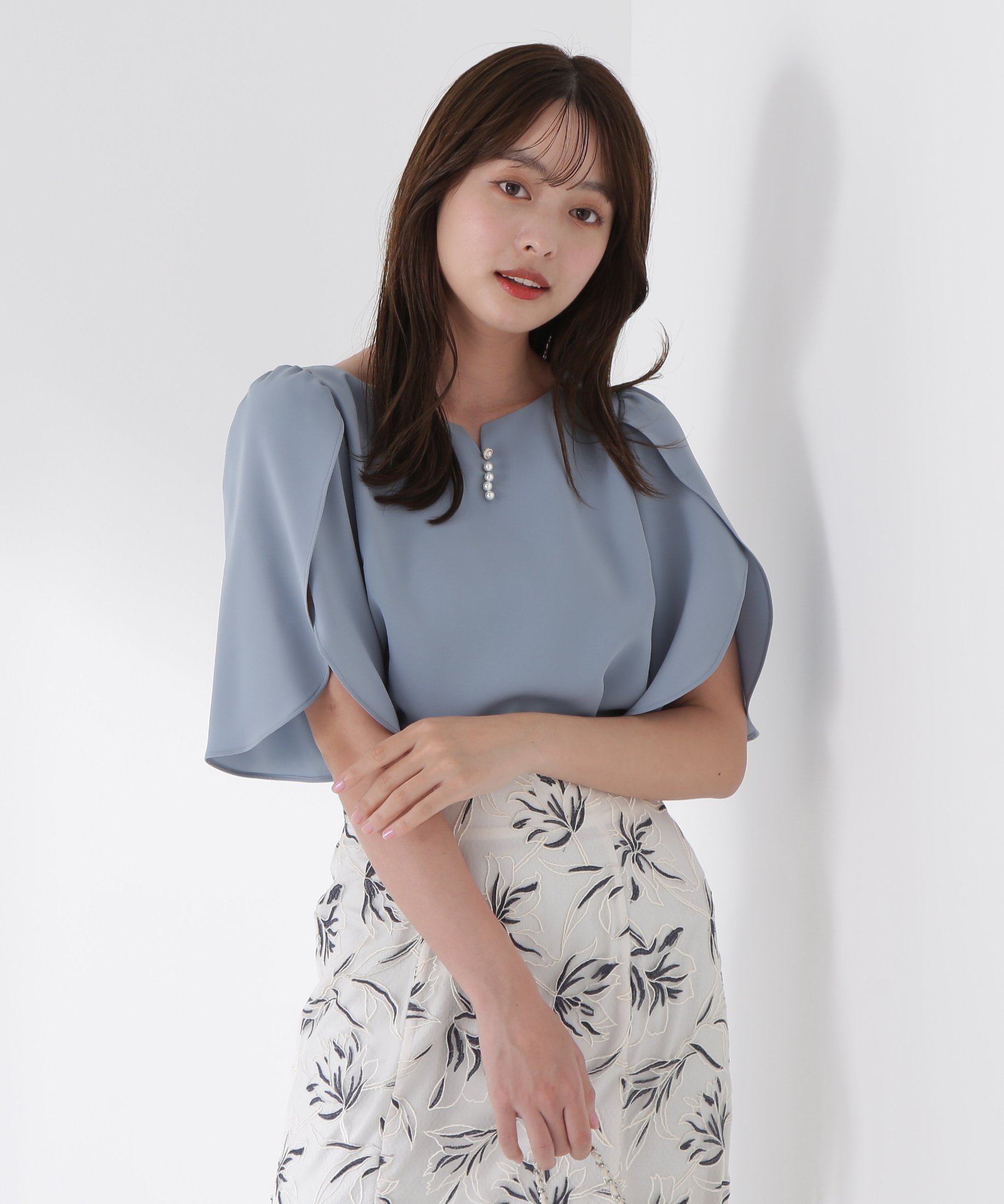 【プロポーション ボディドレッシング/PROPORTION BODY DRESSING】のビジューフレアスリーブブラウス インテリア・キッズ・メンズ・レディースファッション・服の通販 founy(ファニー) 　ファッション　Fashion　レディースファッション　Fashion for Women　トップス・カットソー　Cut & Sew Tops　シャツ・ブラウス・オフィスカジュアル　Elegant Blouses & Button-Ups　スリーブ　Sleeve, Long Sleeve / Short Sleeve　チューリップ　Tube, Tube Top　フロント　Front, Front Design　ビジネス 仕事 通勤　Business / Work / Commuting　ブルー|ID: prp329100004540772 ipo3291000000032743395