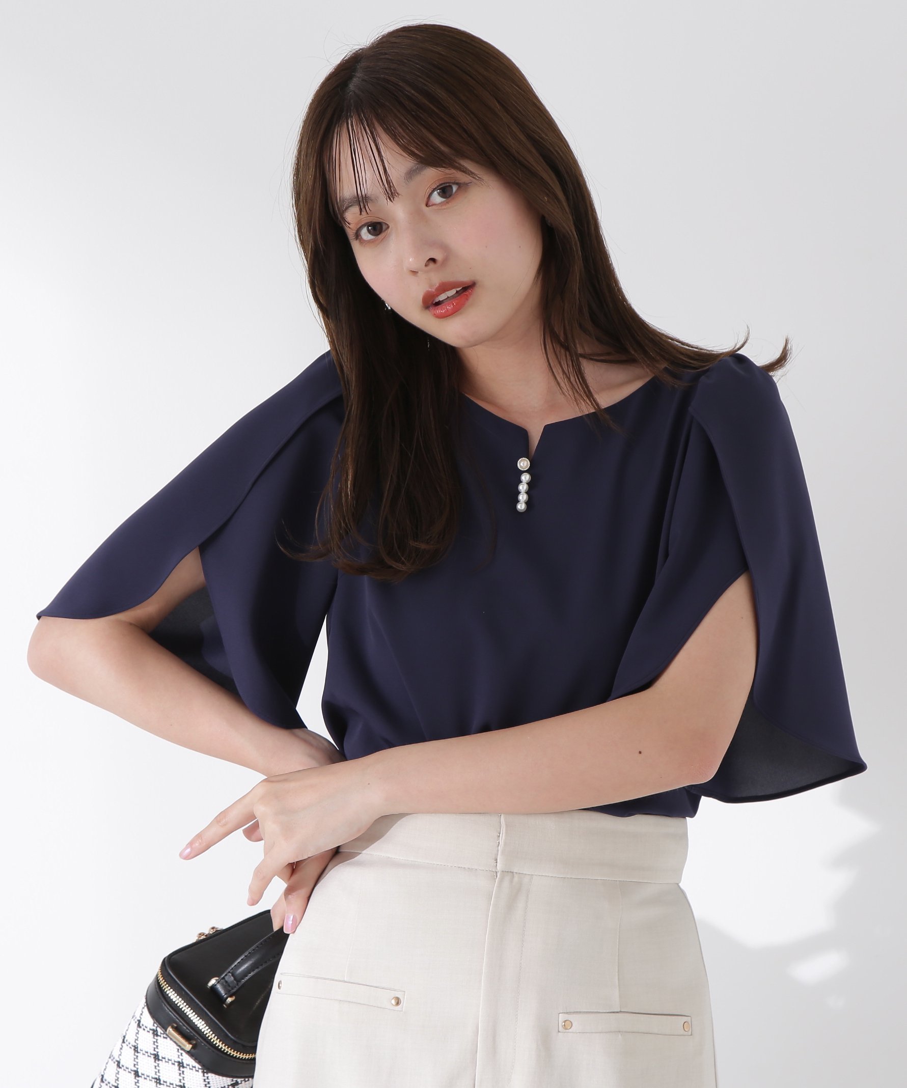 【プロポーション ボディドレッシング/PROPORTION BODY DRESSING】のビジューフレアスリーブブラウス インテリア・キッズ・メンズ・レディースファッション・服の通販 founy(ファニー) 　ファッション　Fashion　レディースファッション　Fashion for Women　トップス・カットソー　Cut & Sew Tops　シャツ・ブラウス・オフィスカジュアル　Elegant Blouses & Button-Ups　スリーブ　Sleeve, Long Sleeve / Short Sleeve　チューリップ　Tube, Tube Top　フロント　Front, Front Design　ビジネス 仕事 通勤　Business / Work / Commuting　ネイビー|ID: prp329100004540772 ipo3291000000032743398