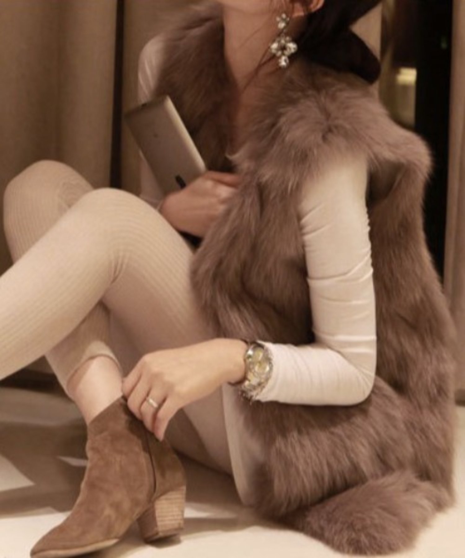 【その他のブランド/Other】のFAKE FUR VEST インテリア・キッズ・メンズ・レディースファッション・服の通販 founy(ファニー) 　ファッション　Fashion　レディースファッション　Fashion for Women　アウター　Coat / Outerwear Collection　トップス・カットソー　Cut & Sew Tops　ベスト&ジレ / 重ね着スタイル　Vests & Gilets　おすすめ　Recommended / Our Picks　キルティング　Quilted, Quilting　フェイクファー　Faux Fur, Imitation Fur　ベスト　Vest, Waistcoat　ボトム　Bottoms, Lower Wear　ポケット　Pocket, Pocket Detail　マキシ　Maxi, Full Length　ミドル　Middle Length, Mid Height　リアル　Real, Realistic　ワイド　Wide, Wide Fit　再入荷　Restock / Back in Stock　A/W・秋冬　Autumn/Winter　防寒　Cold Protection, Winter-Ready　モカ|ID: prp329100004540785 ipo3291000000032714142