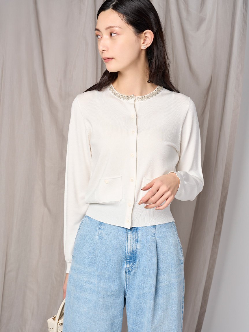 【セルフォード/CELFORD】のシルクブレンドビジューネックカーディガン インテリア・キッズ・メンズ・レディースファッション・服の通販 founy(ファニー) 　ファッション　Fashion　レディースファッション　Fashion for Women　トップス・カットソー　Cut & Sew Tops　カーディガン・羽織り　Layered Style Cardigans　シルク　Silk, 100% Silk　デニム　Denim, Jeans Material　ビジュー　Bijou, Jewel-like Accent　ポケット　Pocket, Pocket Detail　リュクス　Luxury, Elegant, High-End, Chic　エレガント 上品　Elegant　WHT[001]|ID: prp329100004540916 ipo3291000000033013212