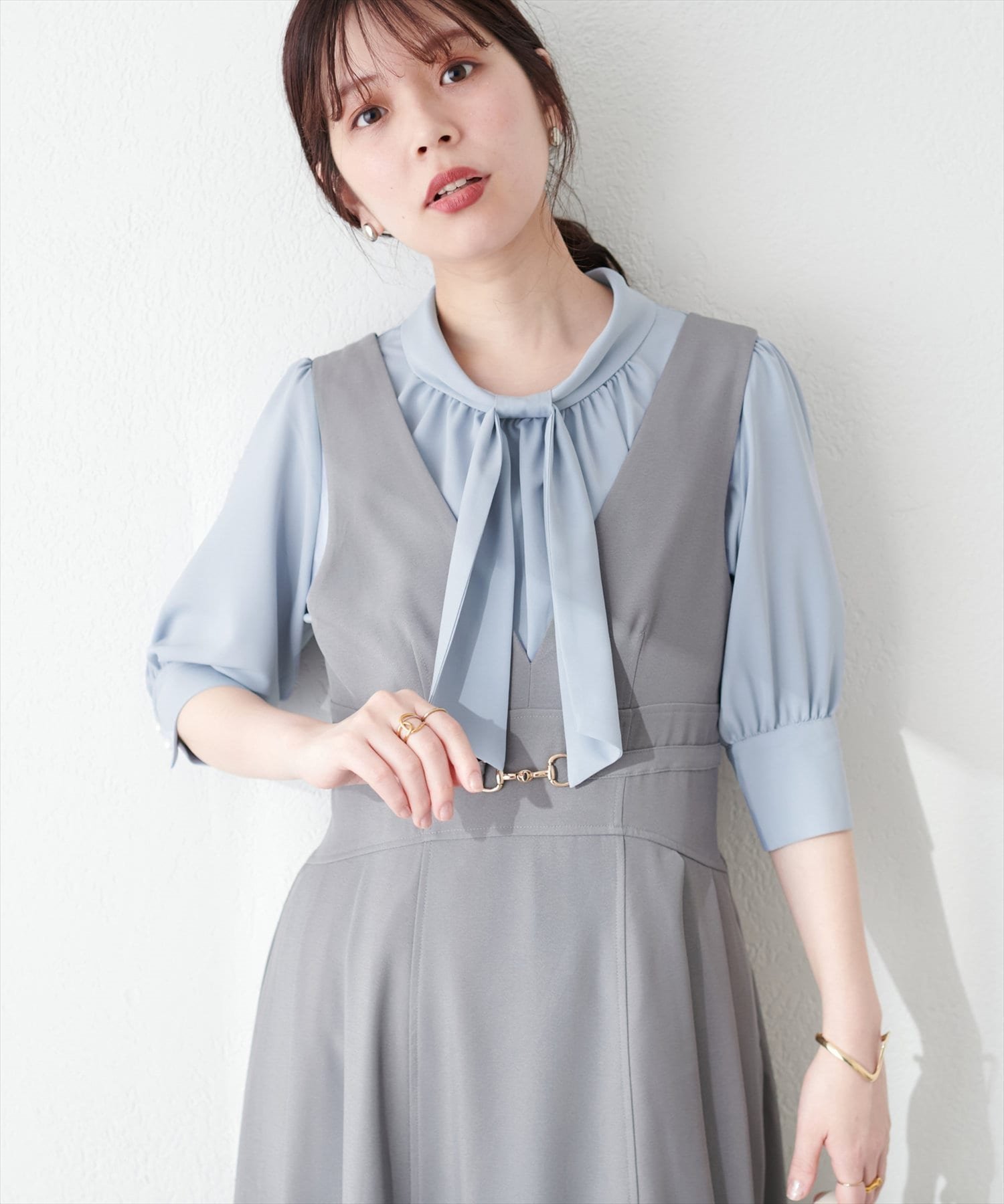 【ナチュラルクチュール/natural couture】の袖口パールノット結び6分袖ブラウス インテリア・キッズ・メンズ・レディースファッション・服の通販 founy(ファニー) 　ファッション　Fashion　レディースファッション　WOMEN　トップス・カットソー　Tops/Tshirt　シャツ/ブラウス　Shirts/Blouses　2025年　2025　2025春夏・S/S　Ss,Spring/Summer,2025　なめらか　Smooth　スリーブ　Sleeve　バルーン　Balloon　パール　Pearl　ロング　Long　ビジネス 仕事 通勤　Business　サックスブルー|ID: prp329100004540927 ipo3291000000032283656