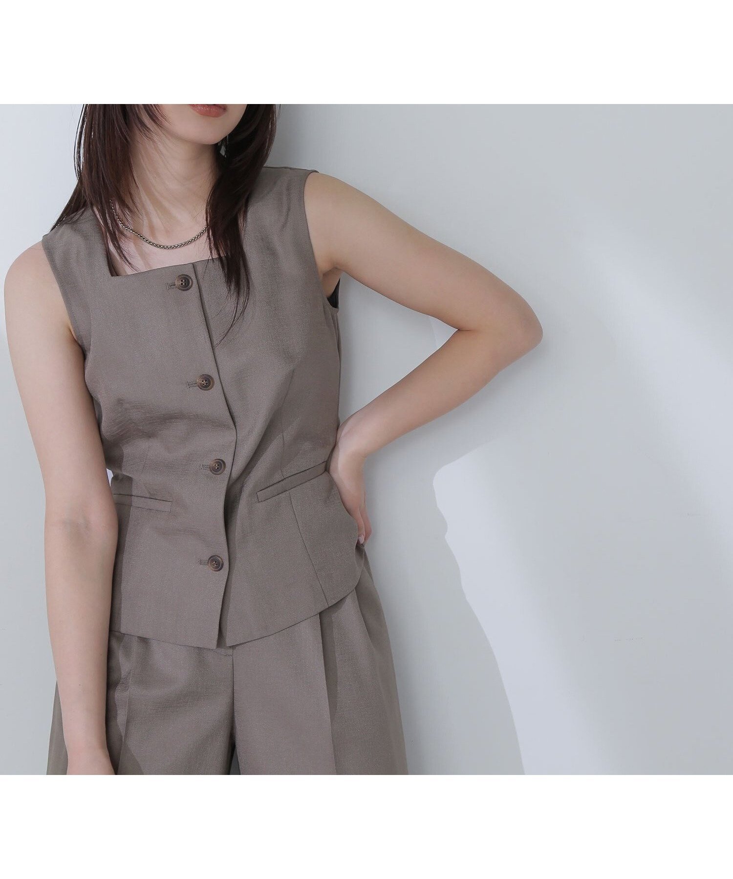 【ナチュラル ビューティー ベーシック/NATURAL BEAUTY BASIC】のリネンライクツイルシリーズ ベスト 人気、トレンドファッション・服の通販 founy(ファニー) 　雑誌掲載アイテム　Magazine Items　ファッション雑誌　Fashion Magazines　オッジ　Oggi　ファッション　Fashion　レディースファッション　Ladies' Fashion Online　アウター　Coat Outerwear　トップス・カットソー　Tops/Tshirt　ベスト/ジレ　Gilets/Vests　ジャケット　Jacket　スクエア　Square　セットアップ　Set Up　デニム　Denim　ベスト　Vest　半袖　Short Sleeve　雑誌　Magazine　 other-1|ID: prp329100004541053 ipo3291000000032660693