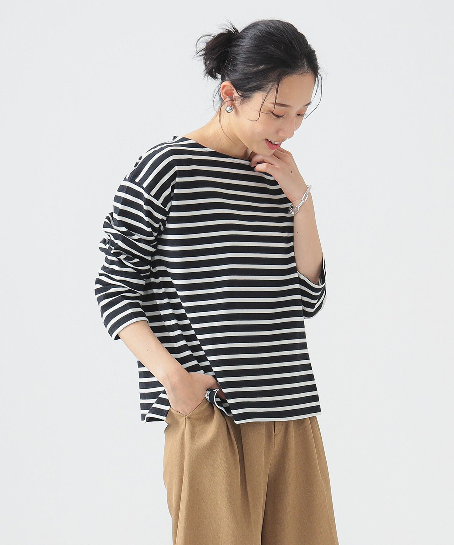 【ビーミングライフストアバイビームス/B:MING LIFE STORE by BEAMS】のボーダー ロングスリーブ Tシャツ 25SS ウォッシャブル インテリア・キッズ・メンズ・レディースファッション・服の通販 founy(ファニー) 　ファッション　Fashion　レディースファッション　Fashion for Women　トップス・カットソー　Cut & Sew Tops　シャツ・ブラウス・オフィスカジュアル　Elegant Blouses & Button-Ups　ロングTシャツ・Tシャツ　Longline T-Shirts & Tees　インナー　Innerwear　ウォッシャブル　Machine Washable　春　Spring　カットソー　Cut and Sewn Top　今季　This Season, Current Season　シンプル　Simple, Minimal　ジャケット　Jacket, Outerwear　スリーブ　Sleeve, Long Sleeve / Short Sleeve　デコルテ　Décolleté, Neckline　定番　Standard, Basic Item　ベーシック　Basic, Essential　ボーダー　Border, Stripe　ロング　Long, Long-Length　おすすめ　Recommended / Our Picks　2025年　2025　2025春夏・S/S　Spring/Summer 2025 SS25　BLACK*OFF_WHITE|ID: prp329100004541055 ipo3291000000033562426