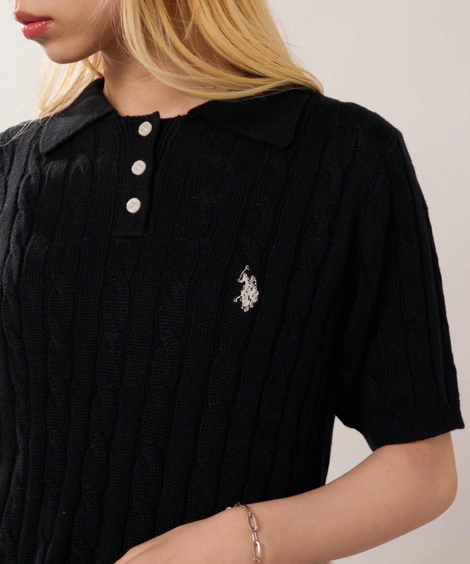 【その他のブランド/Other】のU.S. POLO ASSN./限定商品 ロイヤルケーブル ニットポロシャツ 半袖 インテリア・キッズ・メンズ・レディースファッション・服の通販 founy(ファニー) 　ファッション　Fashion　レディースファッション　Ladies' Fashion Online　トップス・カットソー　Tops/Tshirt　ニット　Knit Tops　シャツ/ブラウス　Shirts/Blouses　ポロシャツ　Polo Shirts　インナー　Inner　ジャケット　Jacket　スポーツ　Sports　セットアップ　Set Up　ポロシャツ　Polo Shirt　半袖　Short Sleeve　ワンポイント　One Point　エレガント 上品　Elegant　2025年　2025　2025春夏・S/S　Ss,Spring/Summer,2025　BLK|ID: prp329100004541107 ipo3291000000032674277