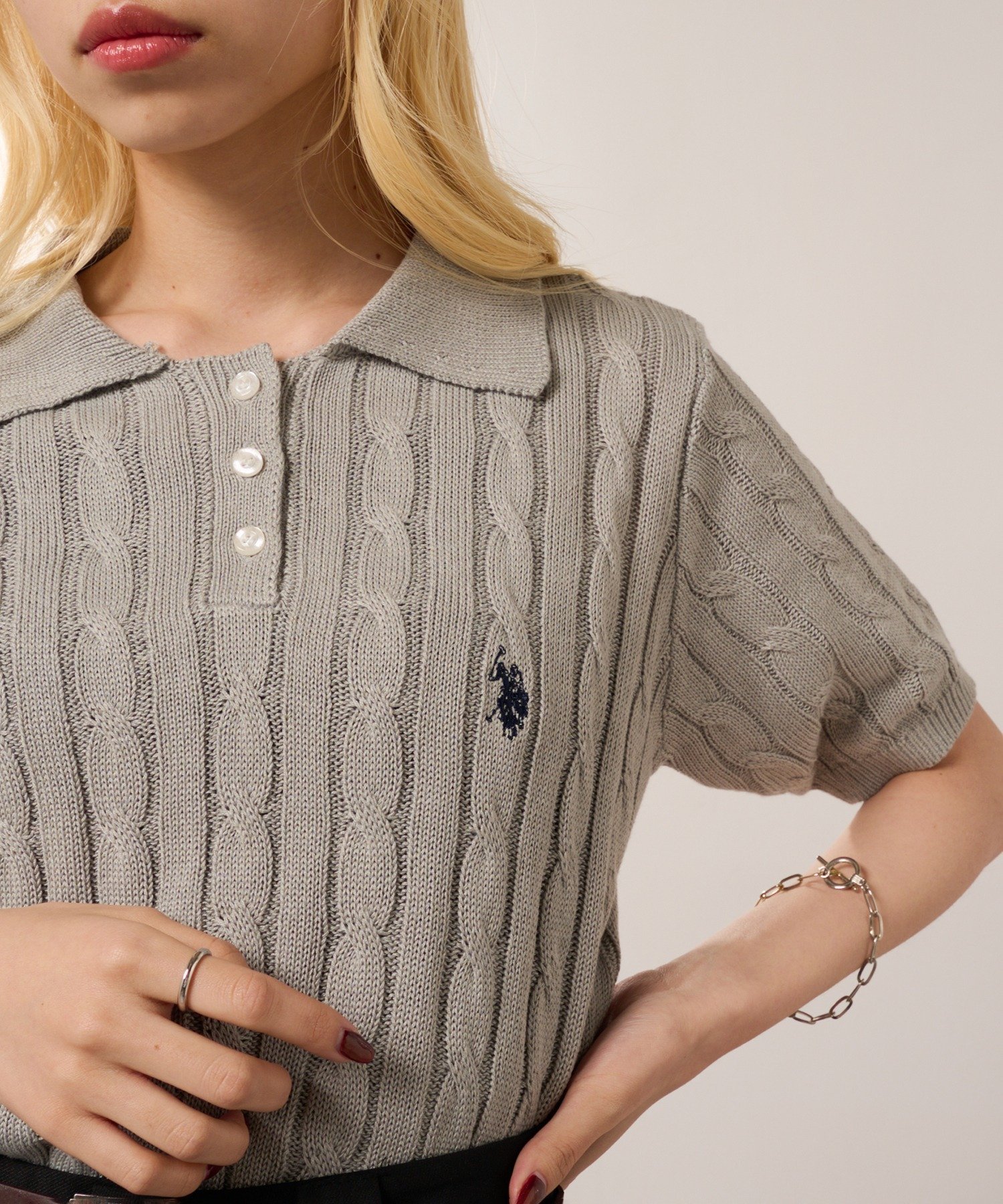 【その他のブランド/Other】のU.S. POLO ASSN./限定商品 ロイヤルケーブル ニットポロシャツ 半袖 インテリア・キッズ・メンズ・レディースファッション・服の通販 founy(ファニー) 　ファッション　Fashion　レディースファッション　Ladies' Fashion Online　トップス・カットソー　Tops/Tshirt　ニット　Knit Tops　シャツ/ブラウス　Shirts/Blouses　ポロシャツ　Polo Shirts　インナー　Inner　ジャケット　Jacket　スポーツ　Sports　セットアップ　Set Up　ポロシャツ　Polo Shirt　半袖　Short Sleeve　ワンポイント　One Point　エレガント 上品　Elegant　2025年　2025　2025春夏・S/S　Ss,Spring/Summer,2025　GRY|ID: prp329100004541107 ipo3291000000032674278