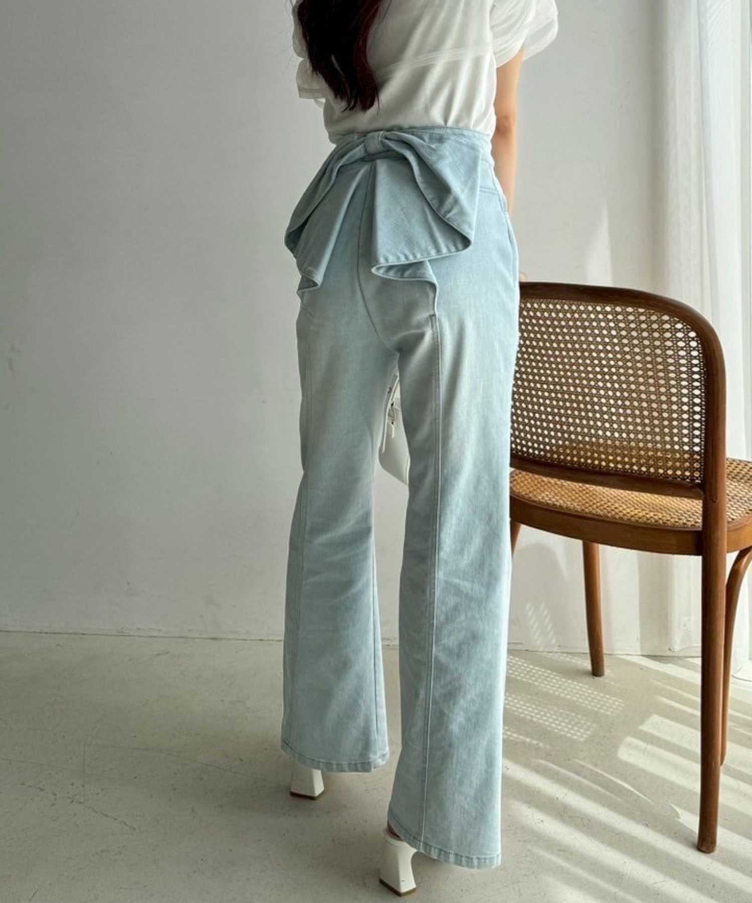 【ナイスクラップ/NICE CLAUP】のバックリボンデニムパンツ インテリア・キッズ・メンズ・レディースファッション・服の通販 founy(ファニー) 　ファッション　Fashion　レディースファッション　WOMEN　パンツ　Pants　デニムパンツ　Denim Pants　サックスブルー|ID: prp329100004541198 ipo3291000000032235476