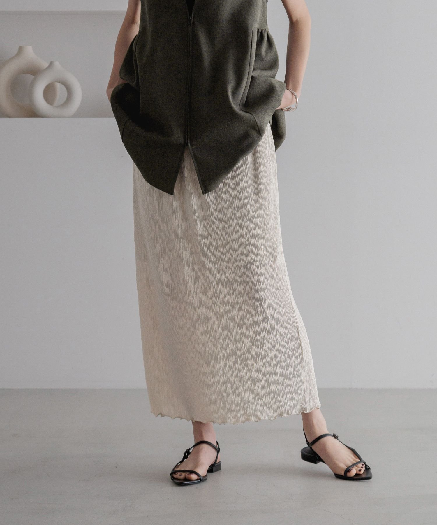 【ローリーズファーム/LOWRYS FARM】のシャイニープリーツタイトスカート インテリア・キッズ・メンズ・レディースファッション・服の通販 founy(ファニー) 　ファッション　Fashion　レディースファッション　WOMEN　スカート　Skirt　おすすめ　Recommend　シンプル　Simple　スリット　Slit　タイトスカート　Tight Skirt　プリーツ　Pleats　エレガント 上品　Elegant　アイボリー|ID: prp329100004541617 ipo3291000000032265802