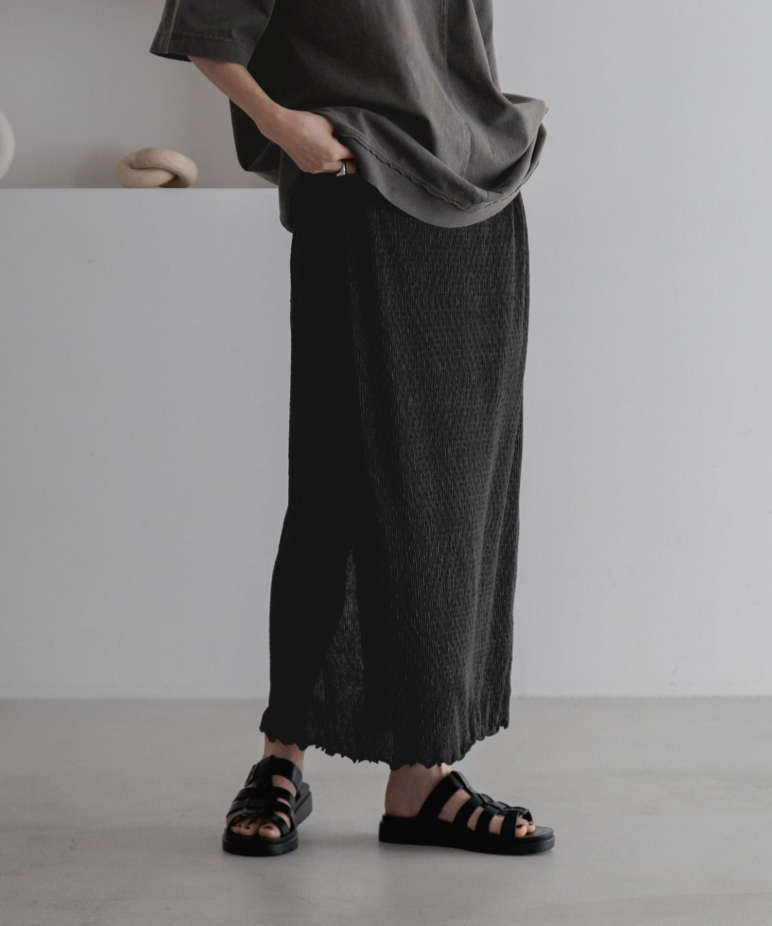 【ローリーズファーム/LOWRYS FARM】のシャイニープリーツタイトスカート インテリア・キッズ・メンズ・レディースファッション・服の通販 founy(ファニー) 　ファッション　Fashion　レディースファッション　WOMEN　スカート　Skirt　おすすめ　Recommend　シンプル　Simple　スリット　Slit　タイトスカート　Tight Skirt　プリーツ　Pleats　エレガント 上品　Elegant　ブラック09|ID: prp329100004541617 ipo3291000000032265804