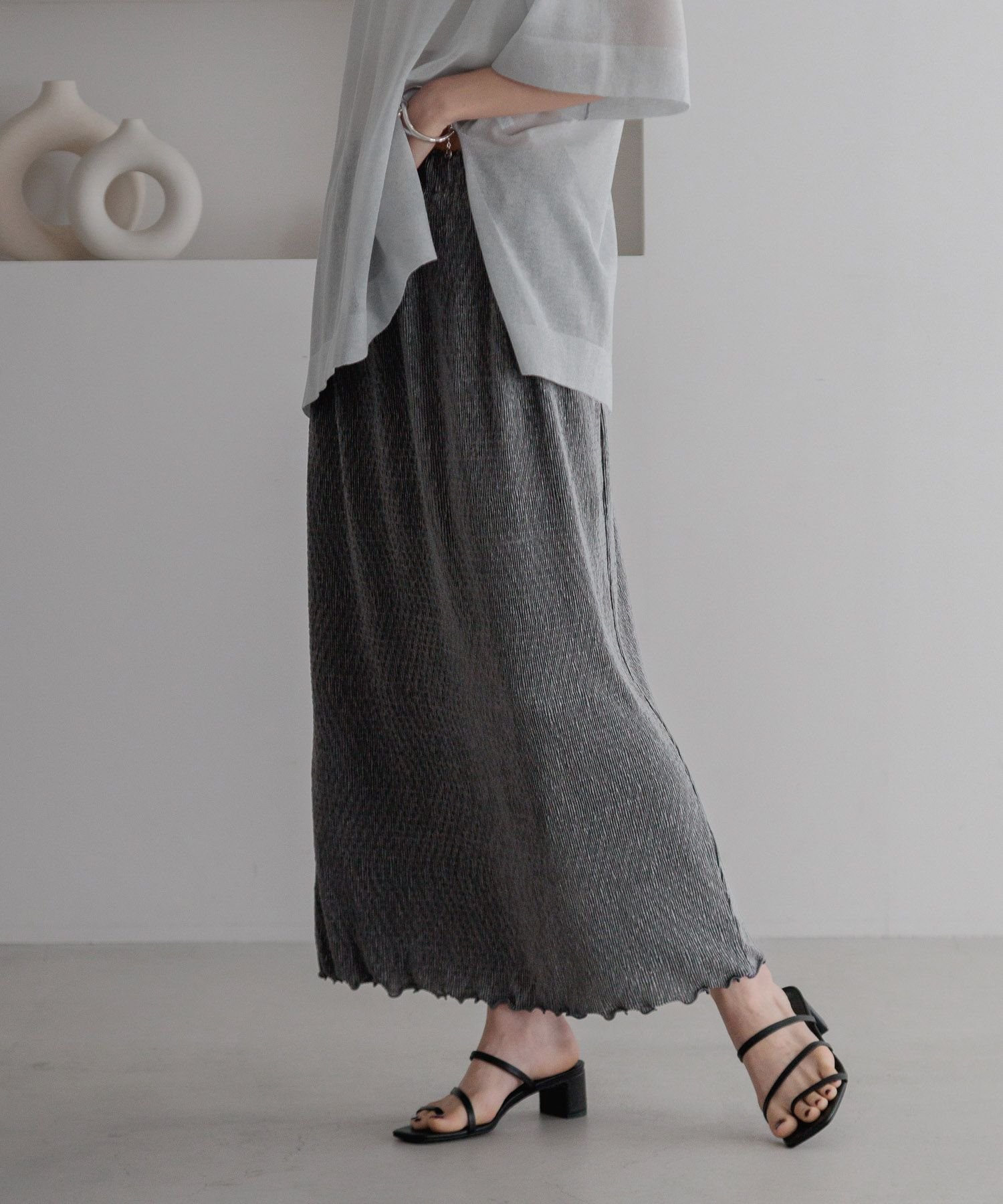 【ローリーズファーム/LOWRYS FARM】のシャイニープリーツタイトスカート インテリア・キッズ・メンズ・レディースファッション・服の通販 founy(ファニー) 　ファッション　Fashion　レディースファッション　WOMEN　スカート　Skirt　おすすめ　Recommend　シンプル　Simple　スリット　Slit　タイトスカート　Tight Skirt　プリーツ　Pleats　エレガント 上品　Elegant　チャコールグレー18|ID: prp329100004541617 ipo3291000000032265806