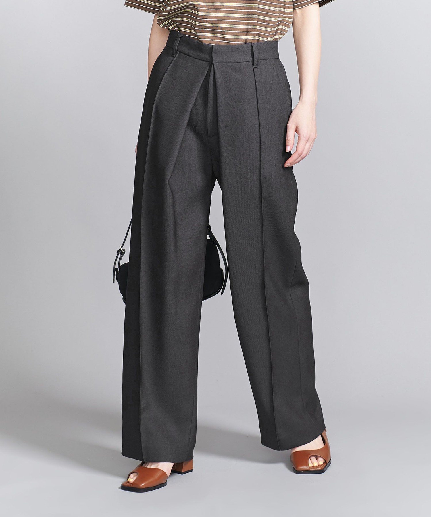 【ビューティ&ユース ユナイテッドアローズ/BEAUTY&YOUTH / UNITED ARROWS】のフロントタック ワイドパンツ インテリア・キッズ・メンズ・レディースファッション・服の通販 founy(ファニー) 　ファッション　Fashion　レディースファッション　Fashion for Women　パンツ　Pants & Trousers　おすすめ　Recommended / Our Picks　コンパクト　Compact, Small Size　スニーカー　Sneakers, Trainers　セットアップ　Set-Up, Coordinated Outfit　センター　Center, Center Line　ツイル　Twist, Twisted Detail　ドレープ　Drape, Draping Fabric　フロント　Front, Front Design　ベスト　Vest, Waistcoat　ポロシャツ　Polo Shirt, Collared Tee　ワイド　Wide, Wide Fit　エレガント 上品　Elegant　その他1|ID: prp329100004541652 ipo3291000000033424453