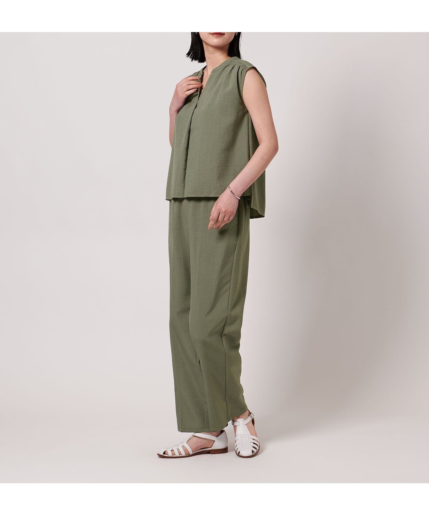 【その他のブランド/Other】のキーネックブラウス+ワイドパンツ -ウォッシャブル- A DAY IN THE LIFE 人気、トレンドファッション・服の通販 founy(ファニー) 　ファッション　Fashion　レディースファッション　Fashion for Women　パンツ　Pants & Trousers　ウォッシャブル　Machine Washable　ギャザー　Gathered, Ruffled　切替　Switching, Contrast Panel　ストラップサンダル　Strappy Sandals, Strap Sandals　スニーカー　Sneakers, Trainers　セットアップ　Set-Up, Coordinated Outfit　センター　Center, Center Line　ノースリーブ　Sleeveless, No-Sleeve　リネン　Linen, Linen Fabric　ワイド　Wide, Wide Fit　おすすめ　Recommended / Our Picks　夏　Summer　ビジネス 仕事 通勤　Business / Work / Commuting　 other-1|ID: prp329100004541714 ipo3291000000032969950