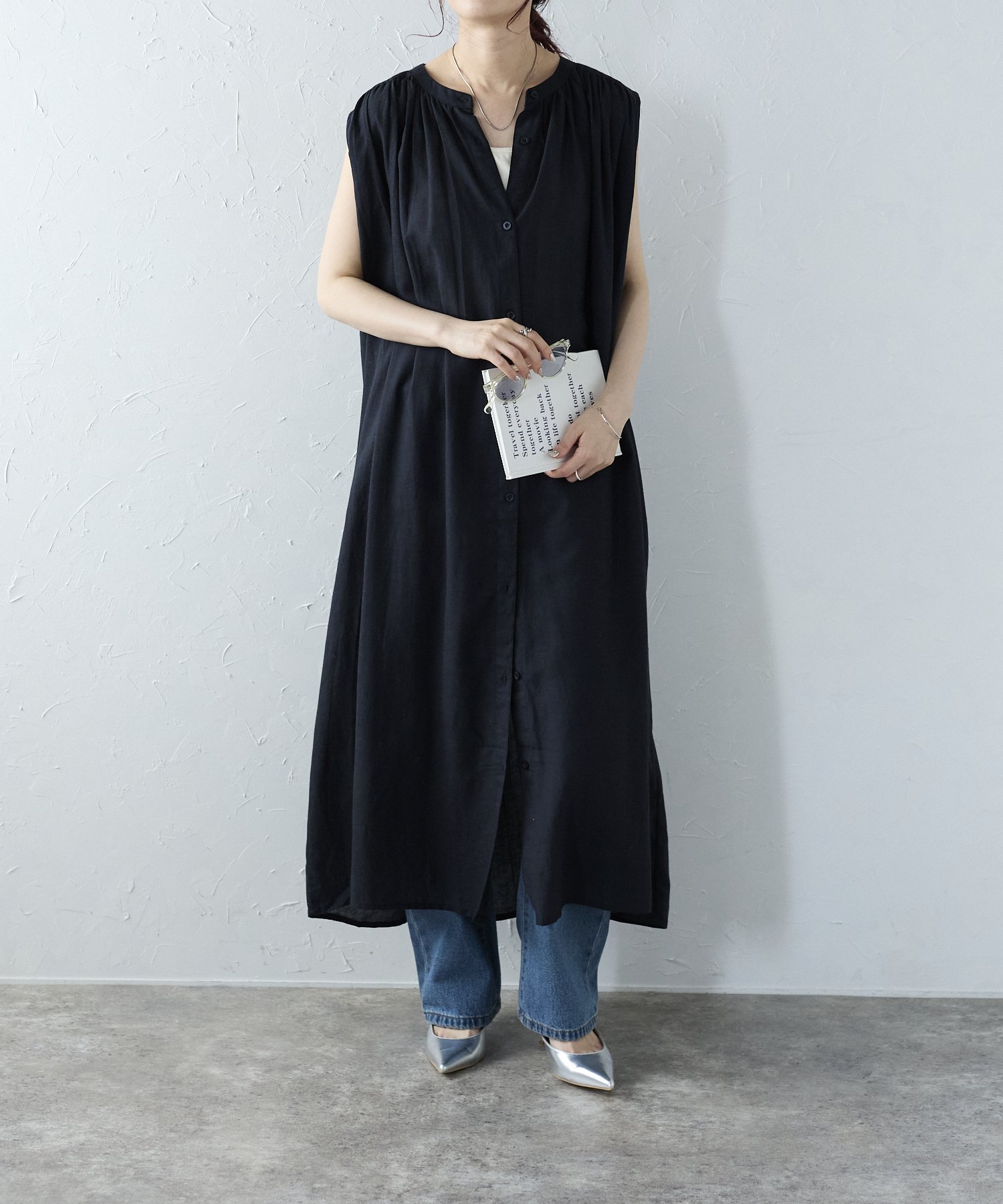 【リラクロ/relaclo】のmitis/綿麻スタンドカラーギャザーワンピース インテリア・キッズ・メンズ・レディースファッション・服の通販 founy(ファニー) 　ファッション　Fashion　レディースファッション　Fashion for Women　ワンピース　Dresses　シアー　Sheer, See-Through　デニム　Denim, Jeans Material　エレガント 上品　Elegant　夏　Summer　定番　Standard, Basic Item　チャコール|ID: prp329100004541863 ipo3291000000033584491