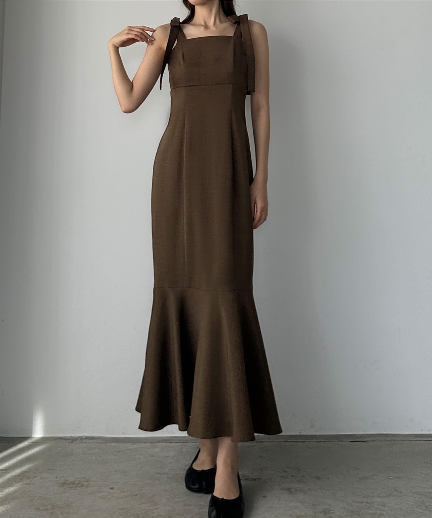 【ジュノア/JUNOAH】のLouere ショルダーリボンワンピース インテリア・キッズ・メンズ・レディースファッション・服の通販 founy(ファニー) 　ファッション　Fashion　レディースファッション　Fashion for Women　ワンピース　Dresses　ブラウン|ID: prp329100004541922 ipo3291000000033673907