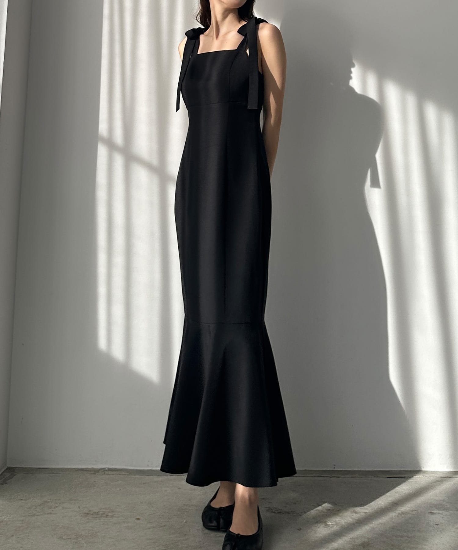 【ジュノア/JUNOAH】のLouere ショルダーリボンワンピース インテリア・キッズ・メンズ・レディースファッション・服の通販 founy(ファニー) 　ファッション　Fashion　レディースファッション　Fashion for Women　ワンピース　Dresses　ブラック|ID: prp329100004541922 ipo3291000000034481320