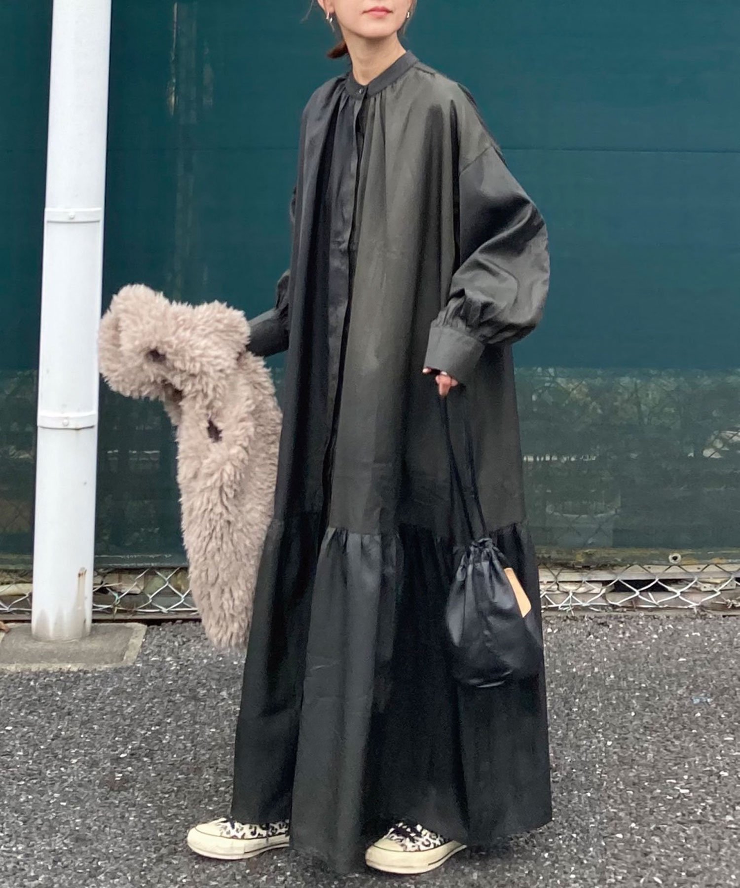 【コーナーズ/CORNERS】のCORNERS by KR 2wayボリュームスリーブシャツワンピース インテリア・キッズ・メンズ・レディースファッション・服の通販 founy(ファニー) 　ファッション　Fashion　レディースファッション　WOMEN　ワンピース　Dress　シャツワンピース　Shirt Dresses　インナー　Inner　ギャザー　Gather　スウェット　Sweat　スタンド　Stand　スリット　Slit　ティアードスカート　Tiered Skirt　トレンド　Trend　ベスト　Vest　ポケット　Pocket　羽織　Haori　ロング　Long　おすすめ　Recommend　エレガント 上品　Elegant　ブラック|ID: prp329100004542152 ipo3291000000032093197