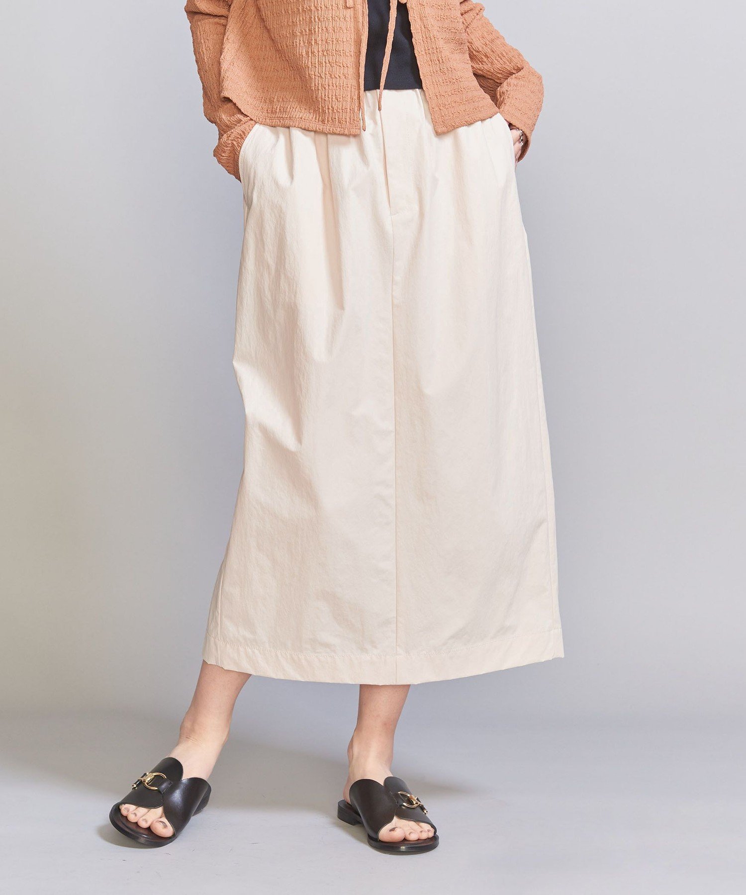 【その他のブランド/Other】のナイロン ドローストスカート インテリア・キッズ・メンズ・レディースファッション・服の通販 founy(ファニー) 　ファッション　Fashion　レディースファッション　WOMEN　スカート　Skirt　春　Spring　ギャザー　Gather　サンダル　Sandals　ショート　Short　スリット　Slit　ドローコード　Draw Cord　フォルム　Form　フラット　Flat　リラックス　Relax　ロング　Long　S/S・春夏　Ss・Spring/Summer　おすすめ　Recommend　夏　Summer　OFF WHITE|ID: prp329100004542214 ipo3291000000032154552