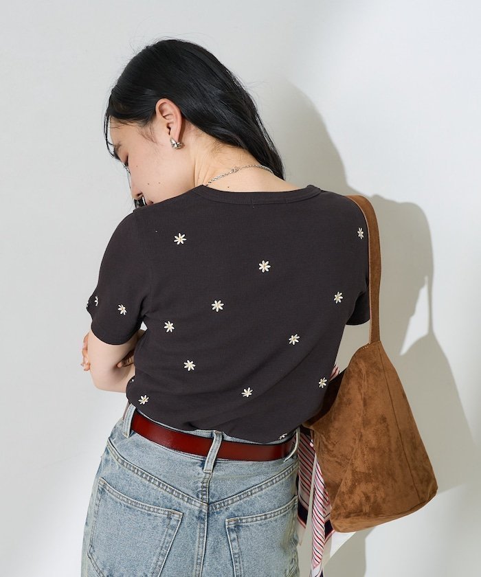 【フリークスストア/FREAK'S STORE】のミニデイジー刺繍Tシャツ 25SS インテリア・キッズ・メンズ・レディースファッション・服の通販 founy(ファニー) 　ファッション　Fashion　レディースファッション　WOMEN　トップス・カットソー　Tops/Tshirt　シャツ/ブラウス　Shirts/Blouses　ロング / Tシャツ　T-Shirts　2025年　2025　2025春夏・S/S　Ss,Spring/Summer,2025　インナー　Inner　フェミニン　Feminine　夏　Summer　S/S・春夏　Ss・Spring/Summer　ブラック|ID: prp329100004542291 ipo3291000000032292943