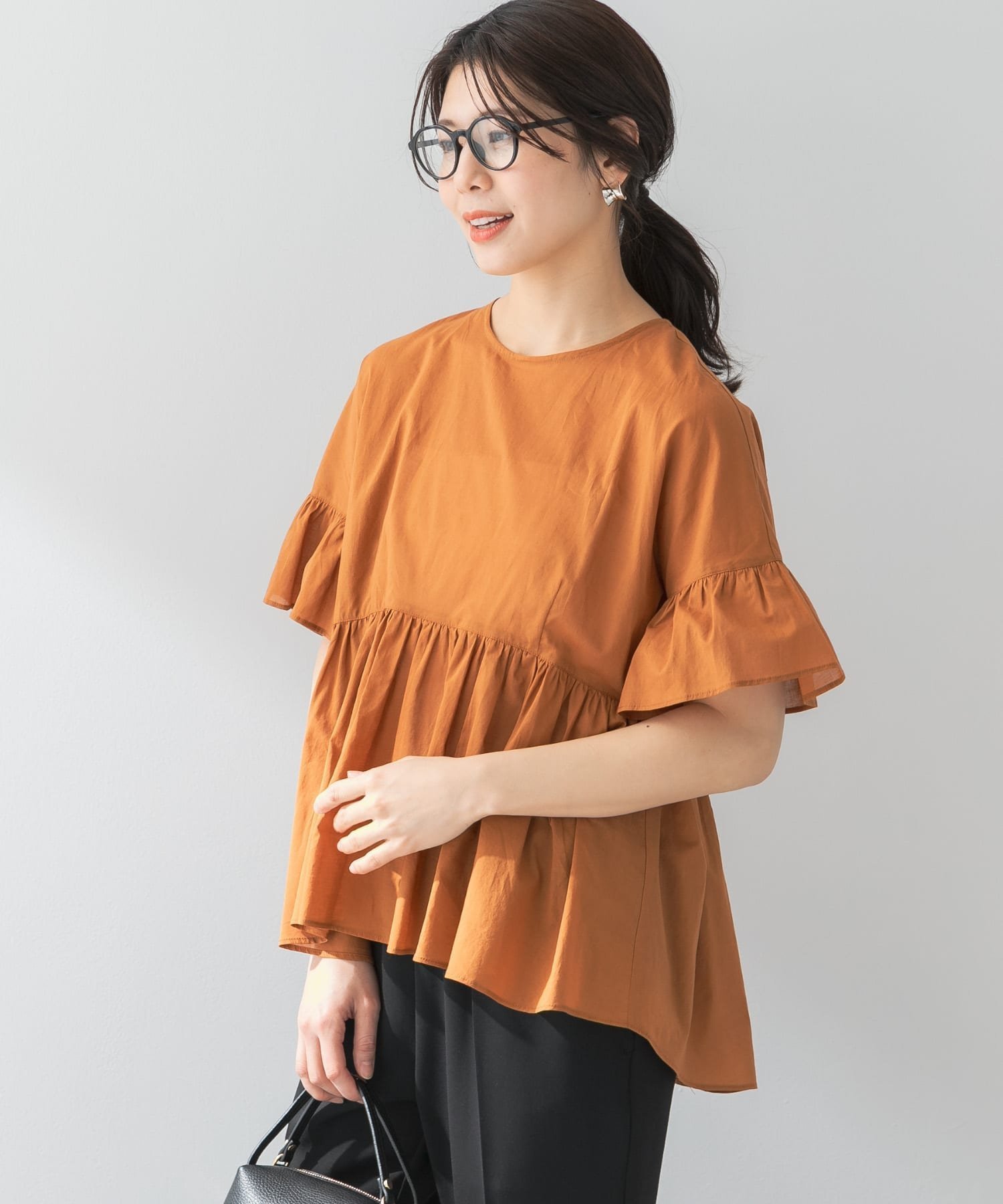 【アーバンリサーチ ロッソ/URBAN RESEARCH ROSSO】のF by ROSSO コットンボイル切替ギャザーブラウス インテリア・キッズ・メンズ・レディースファッション・服の通販 founy(ファニー) 　ファッション　Fashion　レディースファッション　Ladies' Fashion Online　トップス・カットソー　Tops/Tshirt　シャツ/ブラウス　Shirts/Blouses　2025年　2025　2025春夏・S/S　Ss,Spring/Summer,2025　ギャザー　Gather　シンプル　Simple　フェミニン　Feminine　切替　Switching　夏　Summer　S/S・春夏　Ss・Spring/Summer　L/BROWN|ID: prp329100004542505 ipo3291000000032609437
