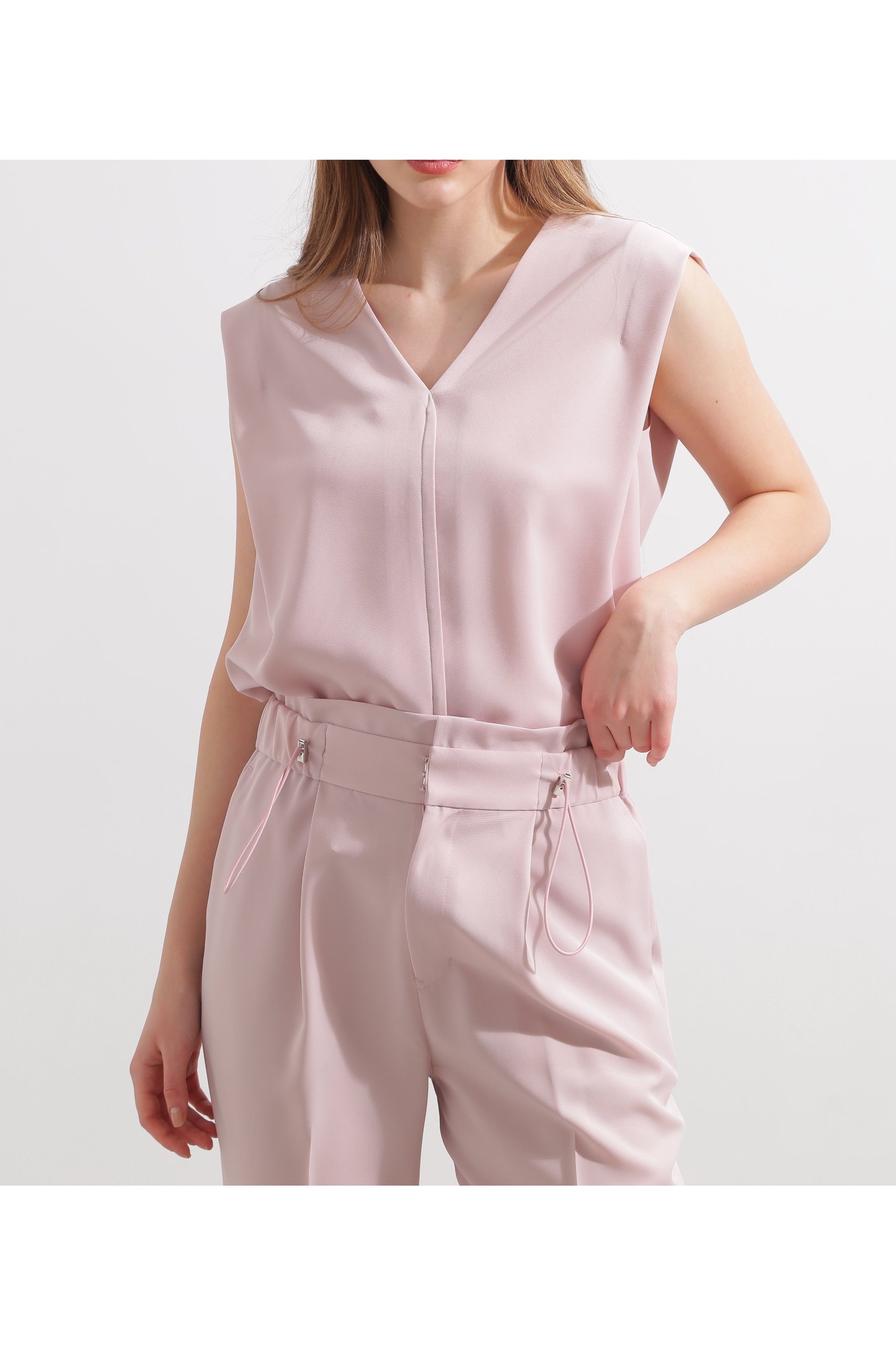 【ピンキーアンドダイアン/Pinky&Dianne】のバックボタンブラウス 人気、トレンドファッション・服の通販 founy(ファニー) 　ファッション　Fashion　レディースファッション　Ladies' Fashion Online　トップス・カットソー　Tops/Tshirt　シャツ/ブラウス　Shirts/Blouses　バッグ　Bag　ジャージ　Jersey　スタンダード　Standard　ストレッチ　Stretch　スリット　Slit　セットアップ　Set Up　リラックス　Relax　軽量　Lightweight　 other-1|ID: prp329100004542661 ipo3291000000032644019