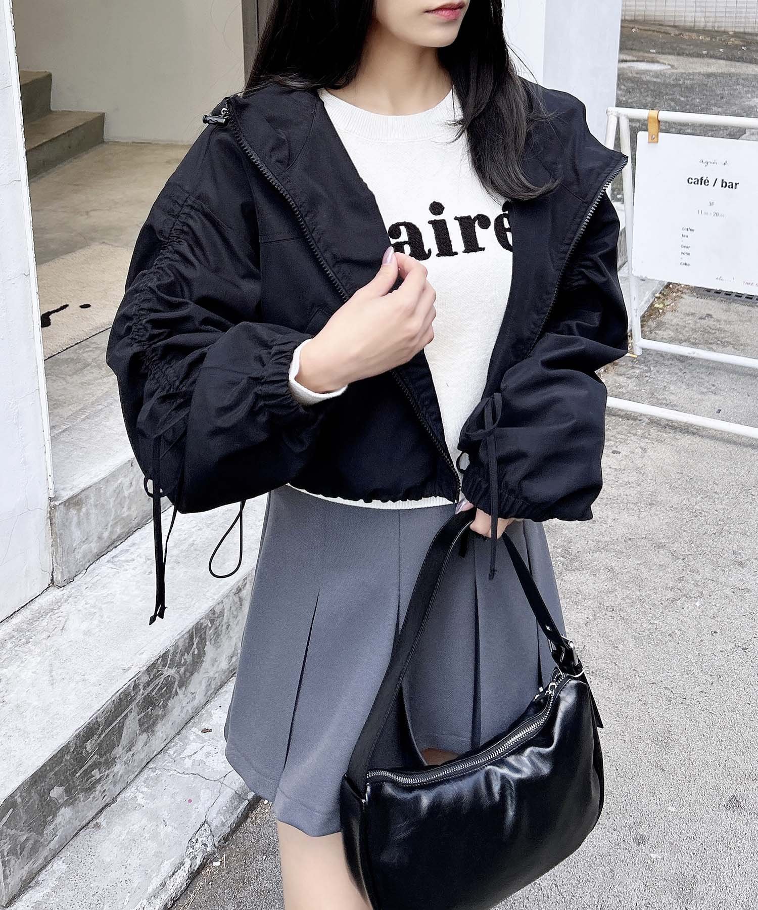 【イング/INGNI】の袖リボン付マウンテンパーカー インテリア・キッズ・メンズ・レディースファッション・服の通販 founy(ファニー) 　ファッション　Fashion　レディースファッション　Fashion for Women　トップス・カットソー　Cut & Sew Tops　レディースパーカー・カジュアルフーディー　Casual Hoodies & Sweatshirts　ガーリー　Girly, Feminine Style　ギャザー　Gathered, Ruffled　コンパクト　Compact, Small Size　シャーリング　Shirring, Ruched　ショート　Short, Short Length　スマホ　Smartphone, Mobile Device　ハイネック　High Neck, Mock Neck　バランス　Balance, Style Balance　パーカー　Hoodie, Parka　ブルゾン　Blouson, Bomber Jacket　ボトム　Bottoms, Lower Wear　ポケット　Pocket, Pocket Detail　リボン　Ribbon, Bow　羽織　Haori, Light Jacket　クロ|ID: prp329100004543168 ipo3291000000032750230