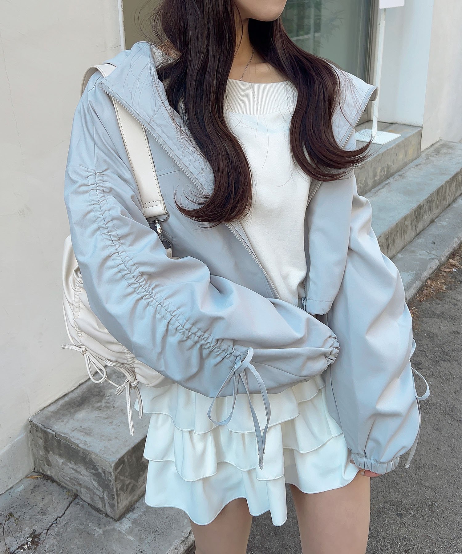 【イング/INGNI】の袖リボン付マウンテンパーカー インテリア・キッズ・メンズ・レディースファッション・服の通販 founy(ファニー) 　ファッション　Fashion　レディースファッション　Fashion for Women　トップス・カットソー　Cut & Sew Tops　レディースパーカー・カジュアルフーディー　Casual Hoodies & Sweatshirts　ガーリー　Girly, Feminine Style　ギャザー　Gathered, Ruffled　コンパクト　Compact, Small Size　シャーリング　Shirring, Ruched　ショート　Short, Short Length　スマホ　Smartphone, Mobile Device　ハイネック　High Neck, Mock Neck　バランス　Balance, Style Balance　パーカー　Hoodie, Parka　ブルゾン　Blouson, Bomber Jacket　ボトム　Bottoms, Lower Wear　ポケット　Pocket, Pocket Detail　リボン　Ribbon, Bow　羽織　Haori, Light Jacket　ライトグレー|ID: prp329100004543168 ipo3291000000032750235