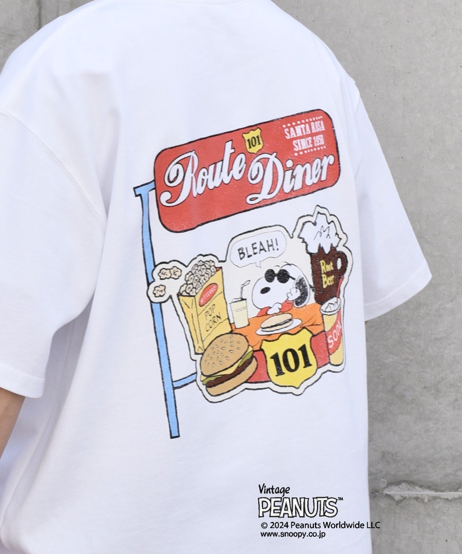 【シップス フォー ウィメン/SHIPS】のSHIPS any SNOOPY コラボ カルチャー グラフィック バック プリント Tシャツ インテリア・キッズ・メンズ・レディースファッション・服の通販 founy(ファニー) 　ファッション　Fashion　レディースファッション　Fashion for Women　トップス・カットソー　Cut & Sew Tops　シャツ・ブラウス・オフィスカジュアル　Elegant Blouses & Button-Ups　ロングTシャツ・Tシャツ　Longline T-Shirts & Tees　バッグ　Bags　おすすめ　Recommended / Our Picks　キャラクター　Character, Licensed Characters　グラフィック　Graphic, Graphic Design　コラボ　Collaboration, Collab　シンプル　Simple, Minimal　トレンド　Trend, Trending Now　フロント　Front, Front Design　プリント　Print, Printed Pattern　ワンポイント　One Point, Statement Accent　ホワイト系|ID: prp329100004543258 ipo3291000000033252345