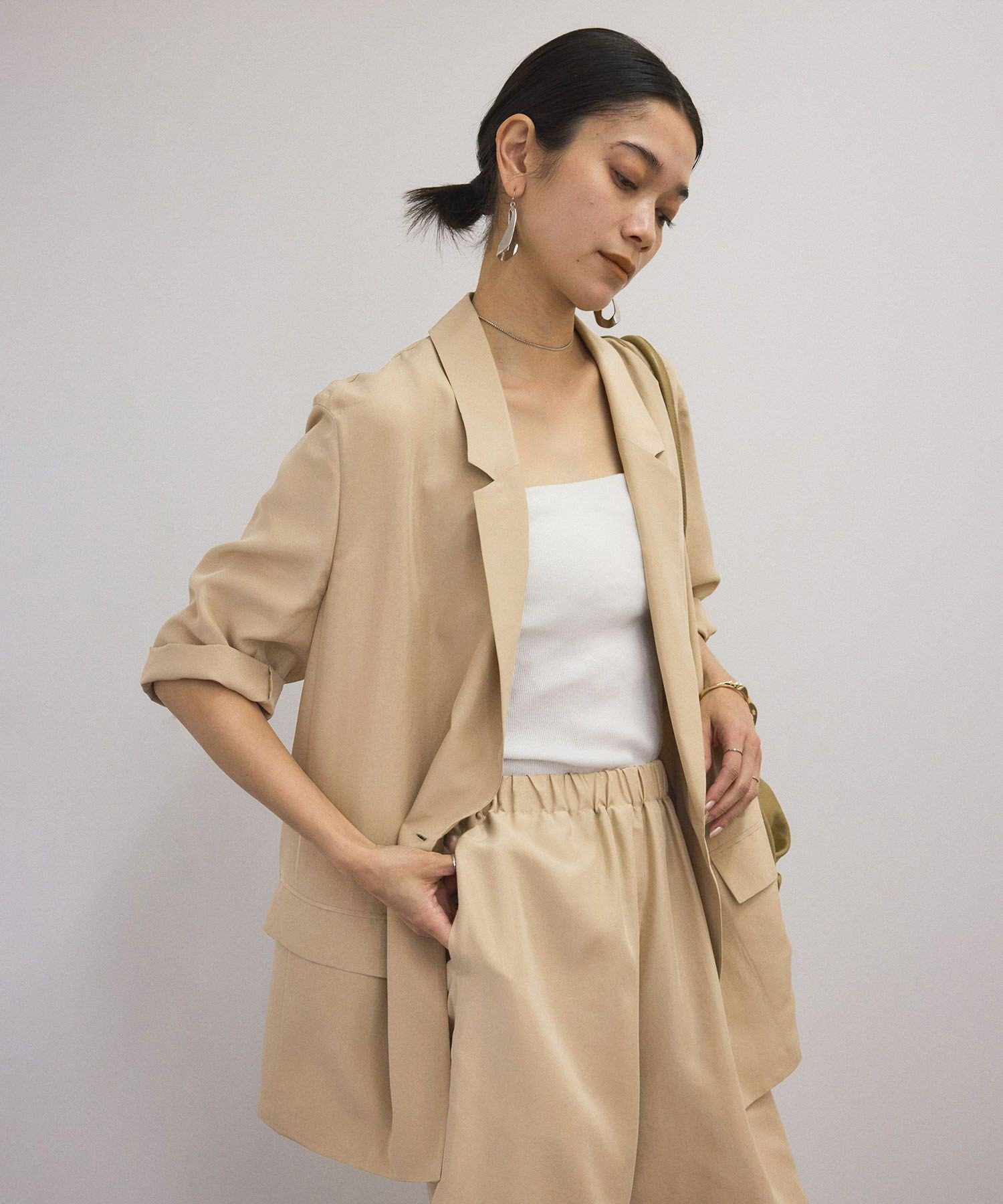 【サロン アダム エ ロペ/SALON adam et rope'】の25SS GENTLE SILK ハーフスリーブジャケット【セットアップ対応・洗える】 インテリア・キッズ・メンズ・レディースファッション・服の通販 founy(ファニー) 　ファッション　Fashion　レディースファッション　Ladies' Fashion Online　アウター　Coat Outerwear　ジャケット　Jackets　インナー　Inner　洗える　Washable　ショート　Short　シルク　Silk　シンプル　Simple　ジャケット　Jacket　セットアップ　Set Up　タンク　Tank　ダウン　Down　定番　Standard　なめらか　Smooth　ノースリーブ　No Sleeve　プリント　Print　ポケット　Pocket　半袖　Short Sleeve　夏　Summer　エレガント 上品　Elegant　2025年　2025　2025春夏・S/S　Ss,Spring/Summer,2025　ベージュ(27)|ID: prp329100004543274 ipo3291000000032621809